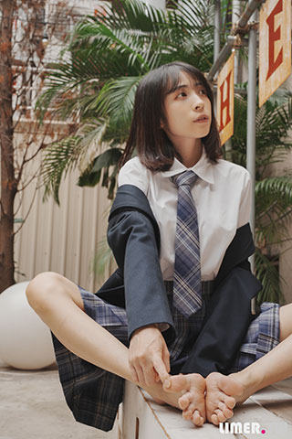 [寄卖]子子 JK小腿袜到裸足的偷窥视角