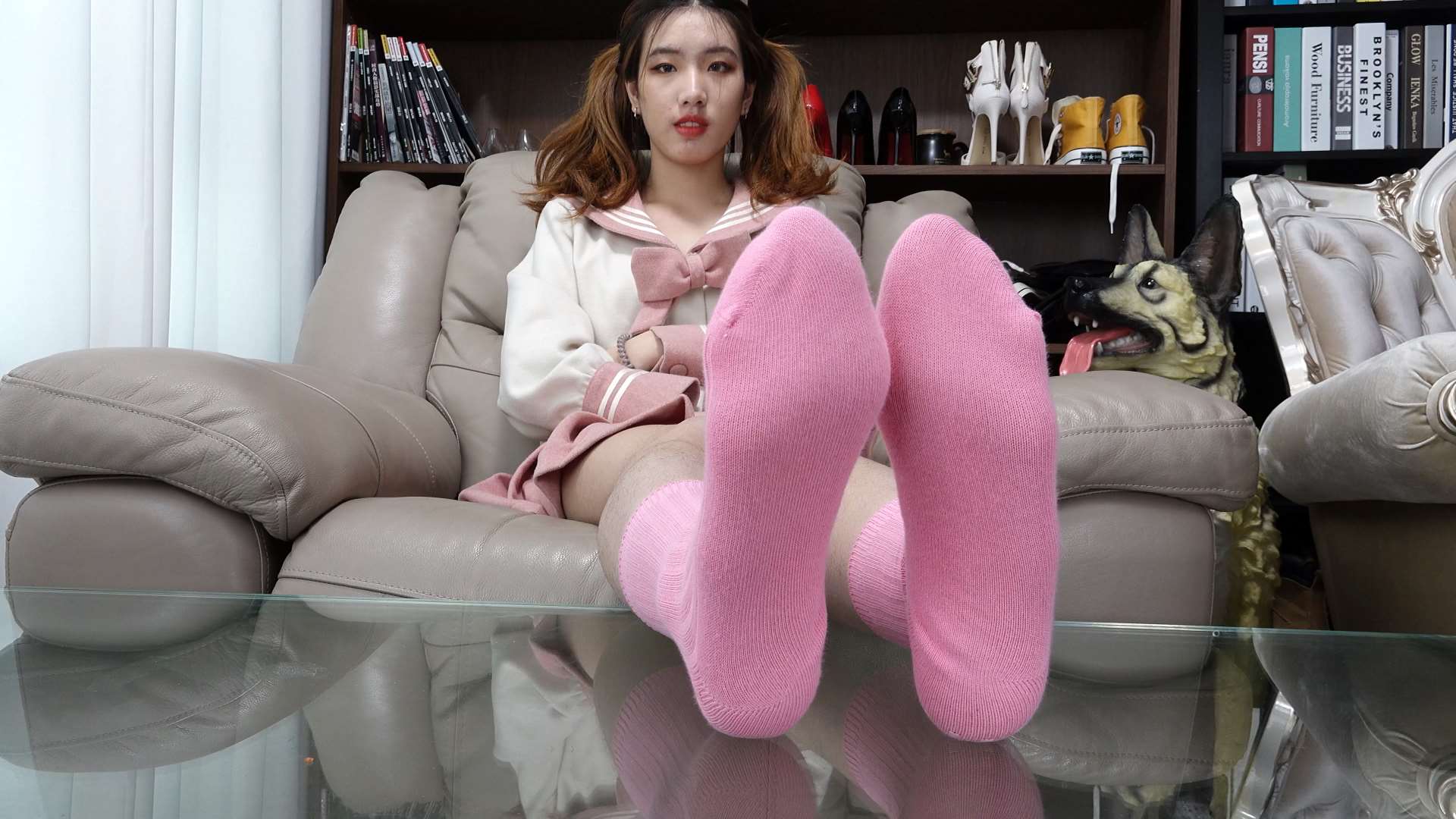 《[寄卖视频]-A&F-Ayan-双马尾超短裙棉袜裸足》作品图