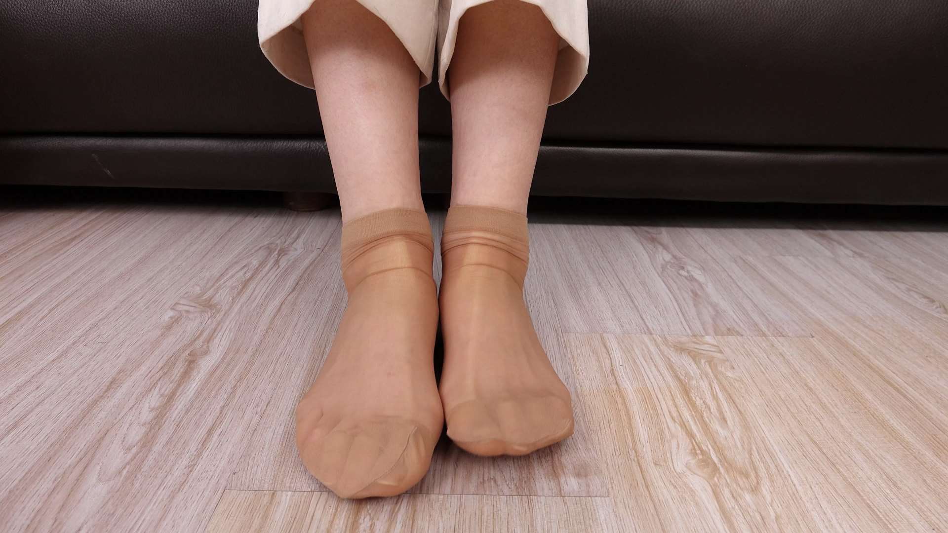 《[寄卖视频]-A&F-Yangzi性感短丝裸足》作品图