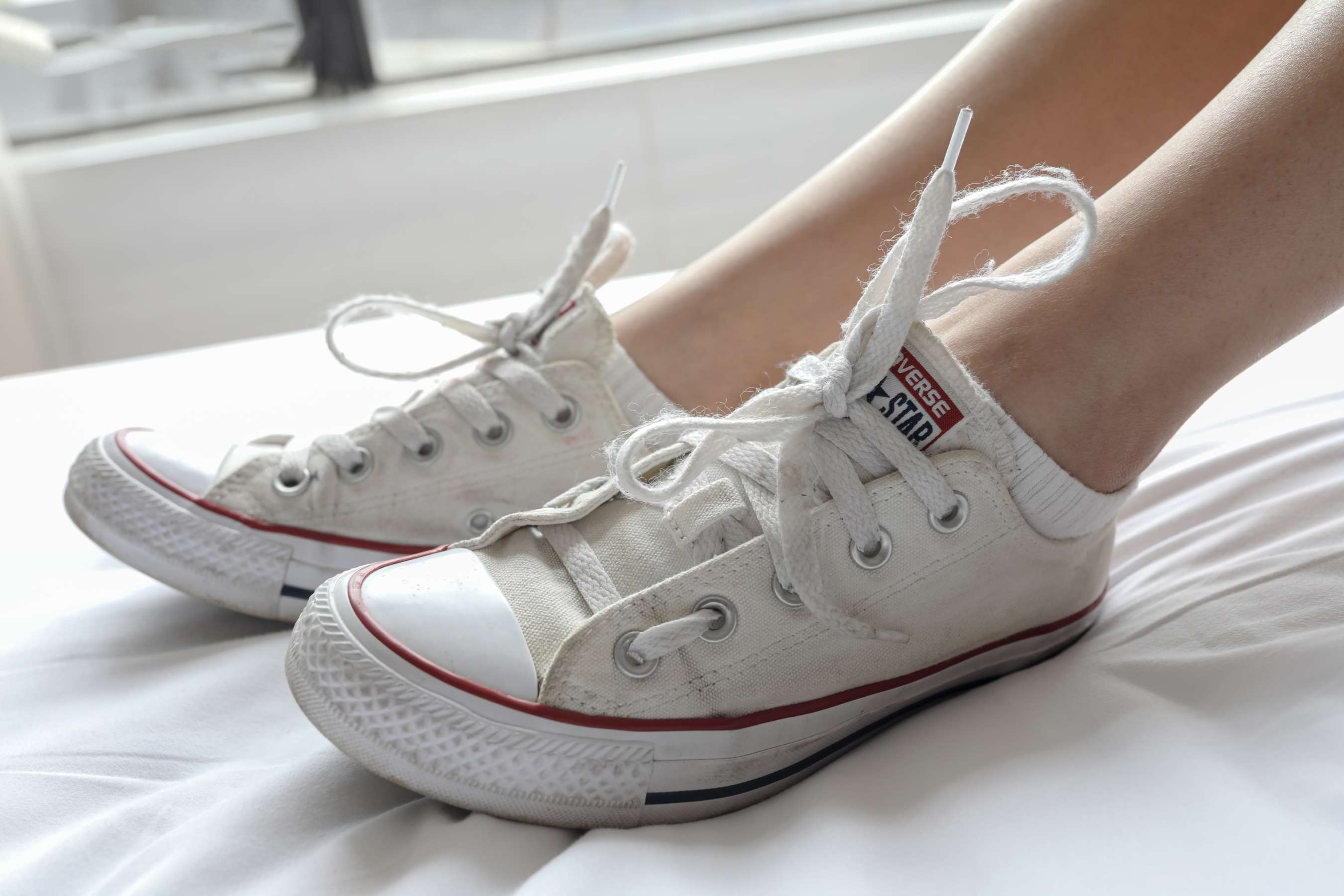 《安娜帆布鞋の脏白棉袜脚》作品图