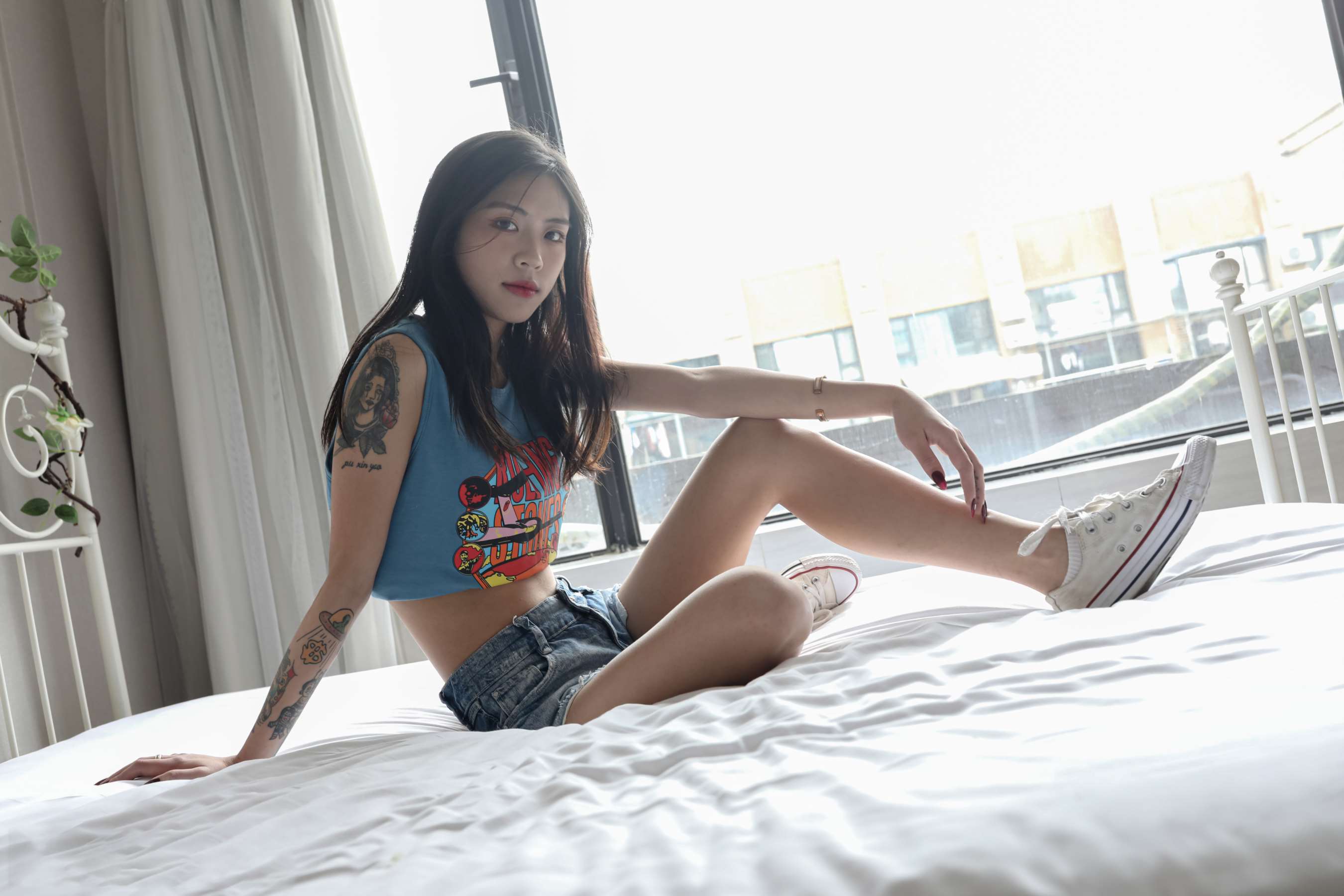 《安娜帆布鞋の脏白棉袜脚》作品图