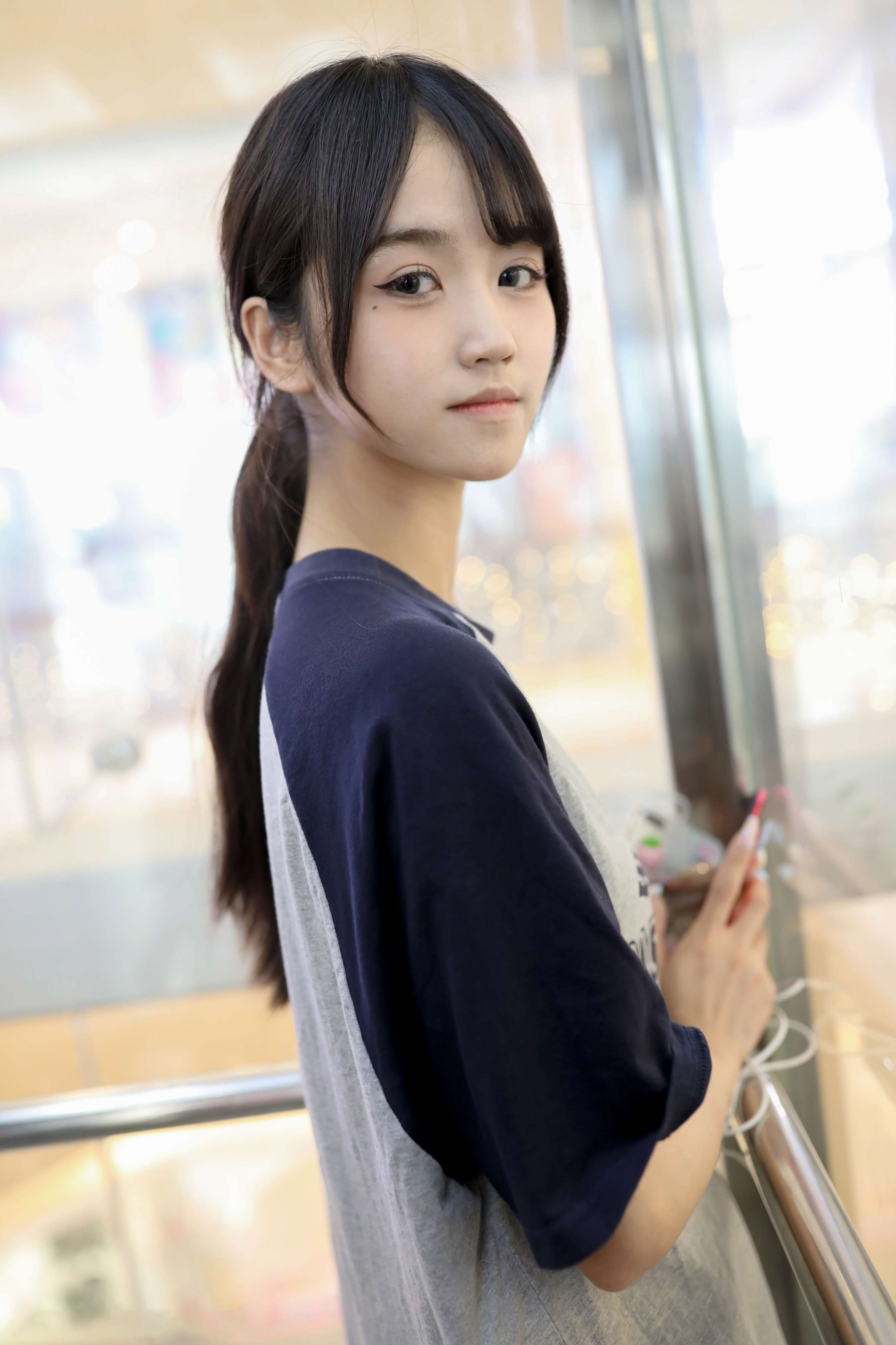 《莹莹玩后展棉袜》作品图