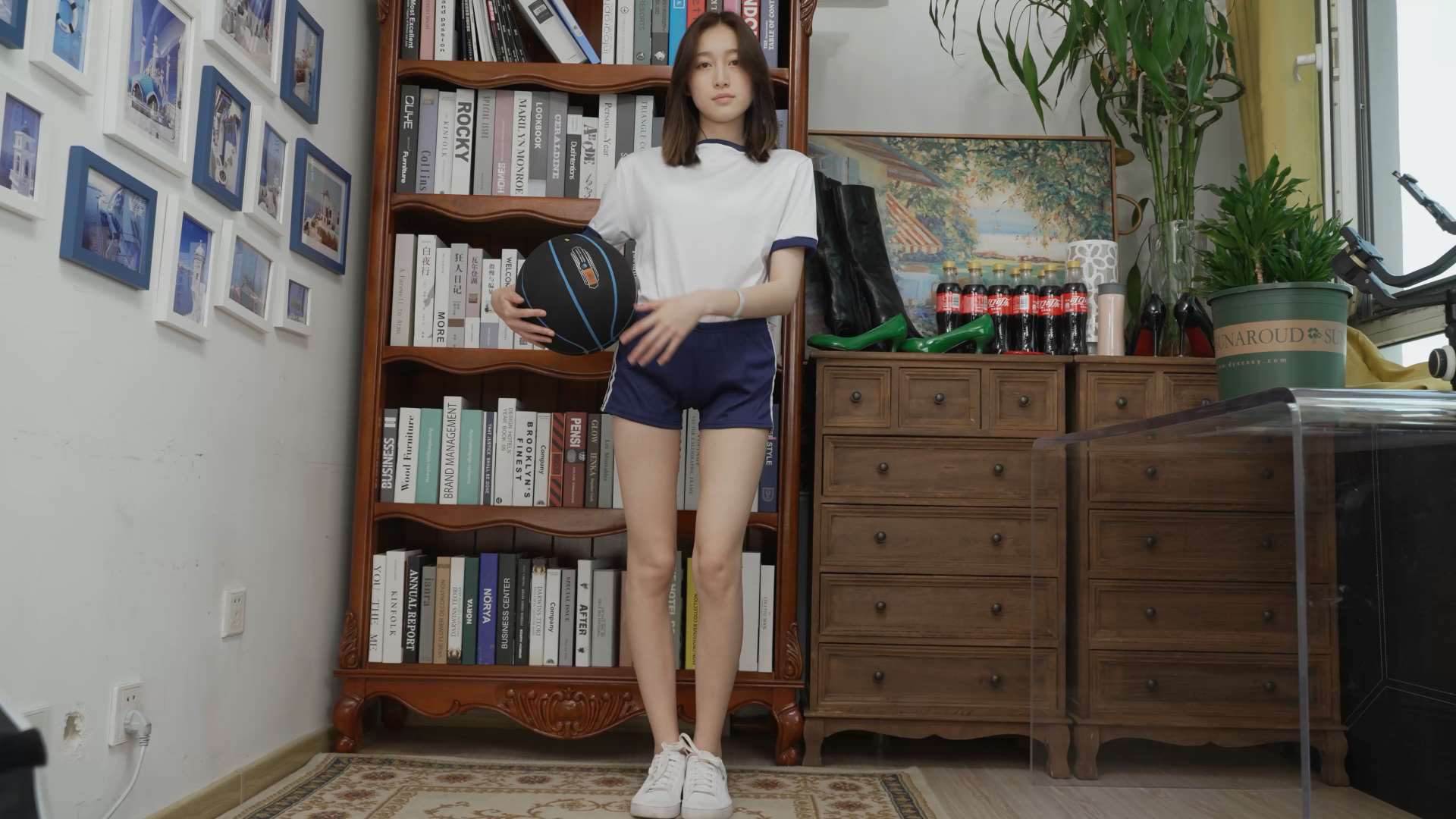 《[寄卖视频]-A&F-美女baby展示性感的小脚丫》作品图