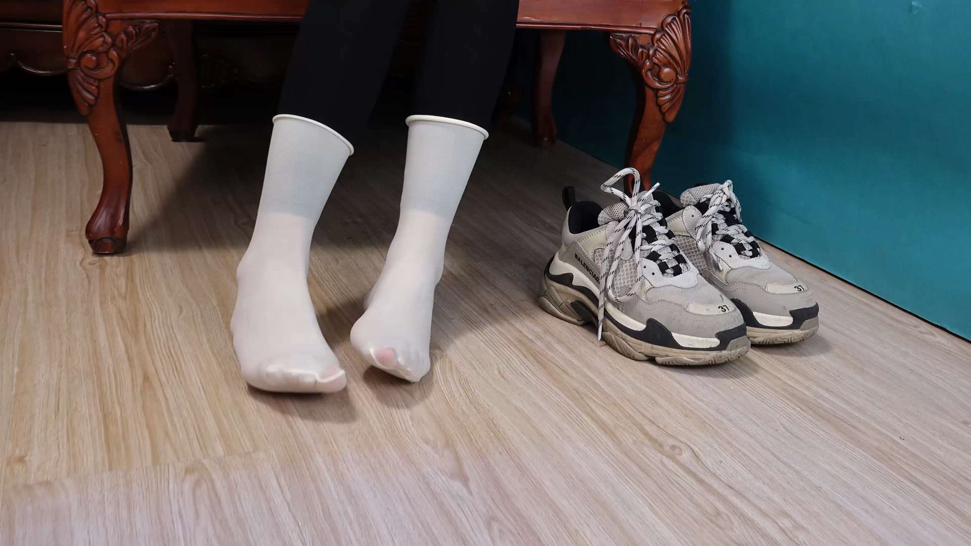 《[寄卖视频]-A&F-小美女Xixi展示她的性感39码大脚》作品图