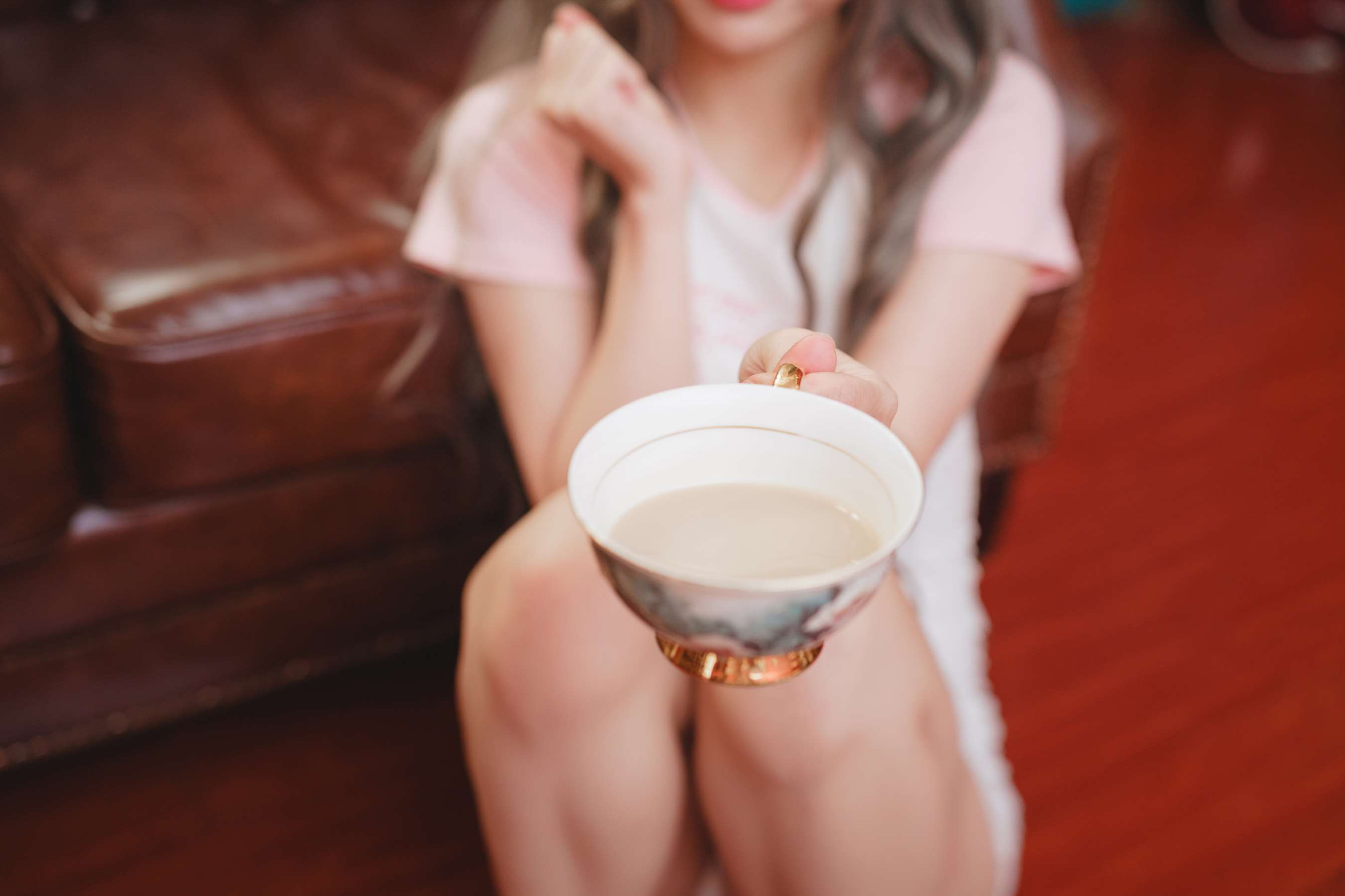 《丝袜奶茶》作品图