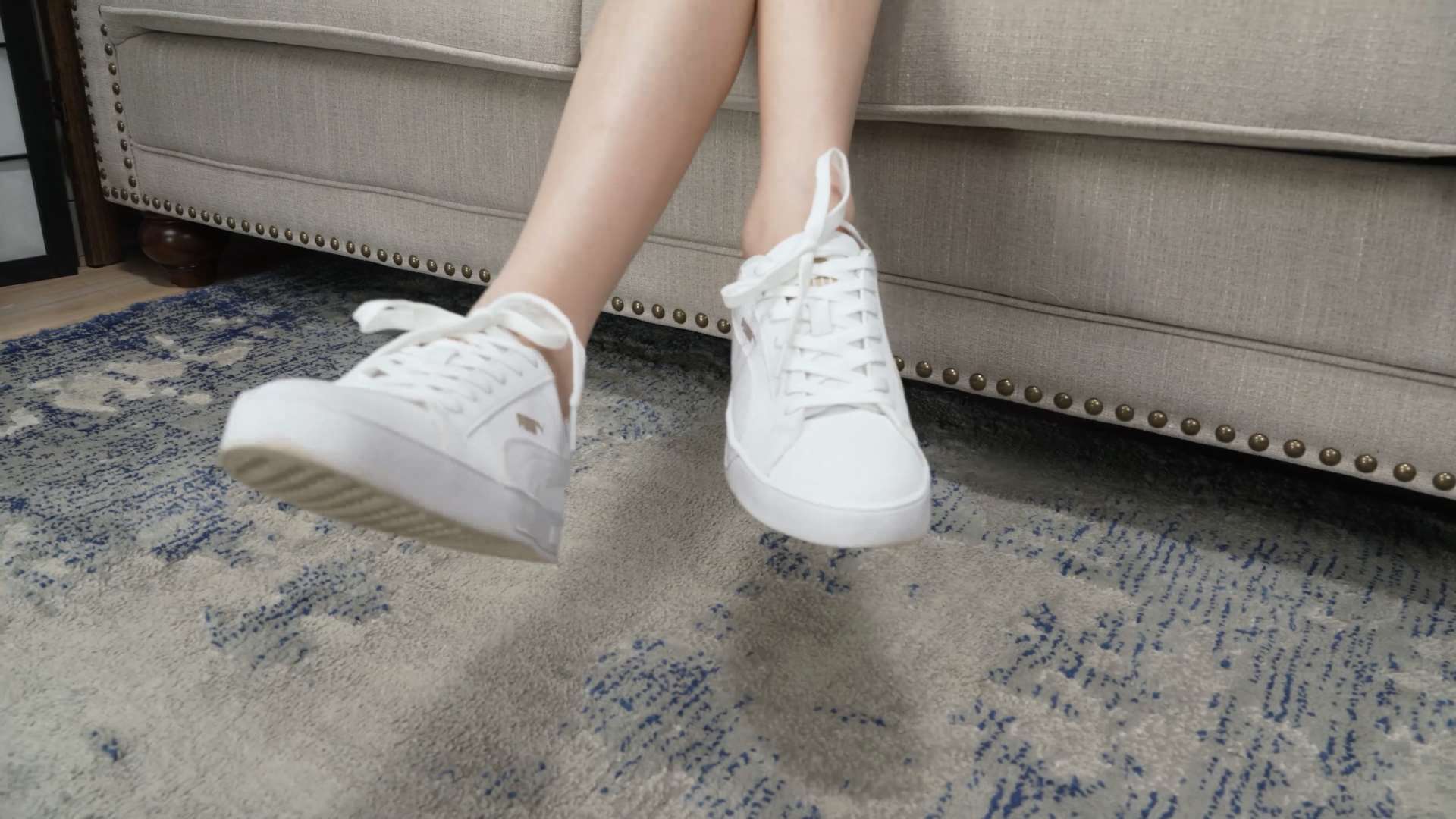 《[寄卖视频]-A&F-美女baby展示她的性感小脚丫》作品图