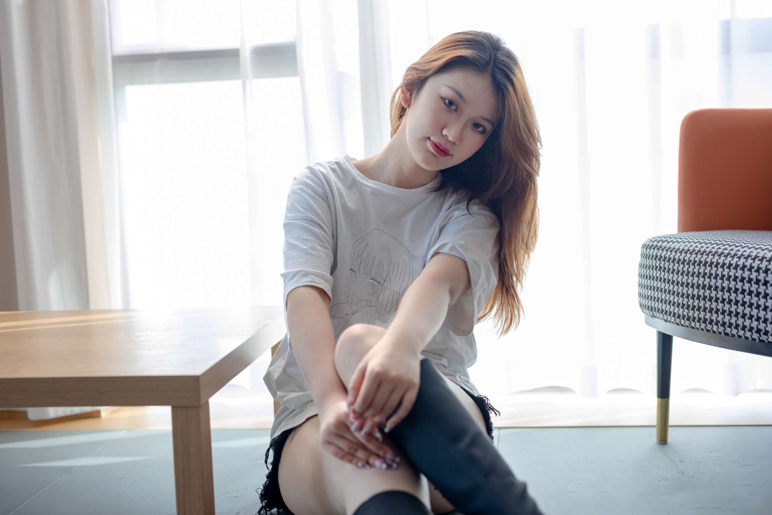 《紫曼长靴の白棉袜脚》作品图