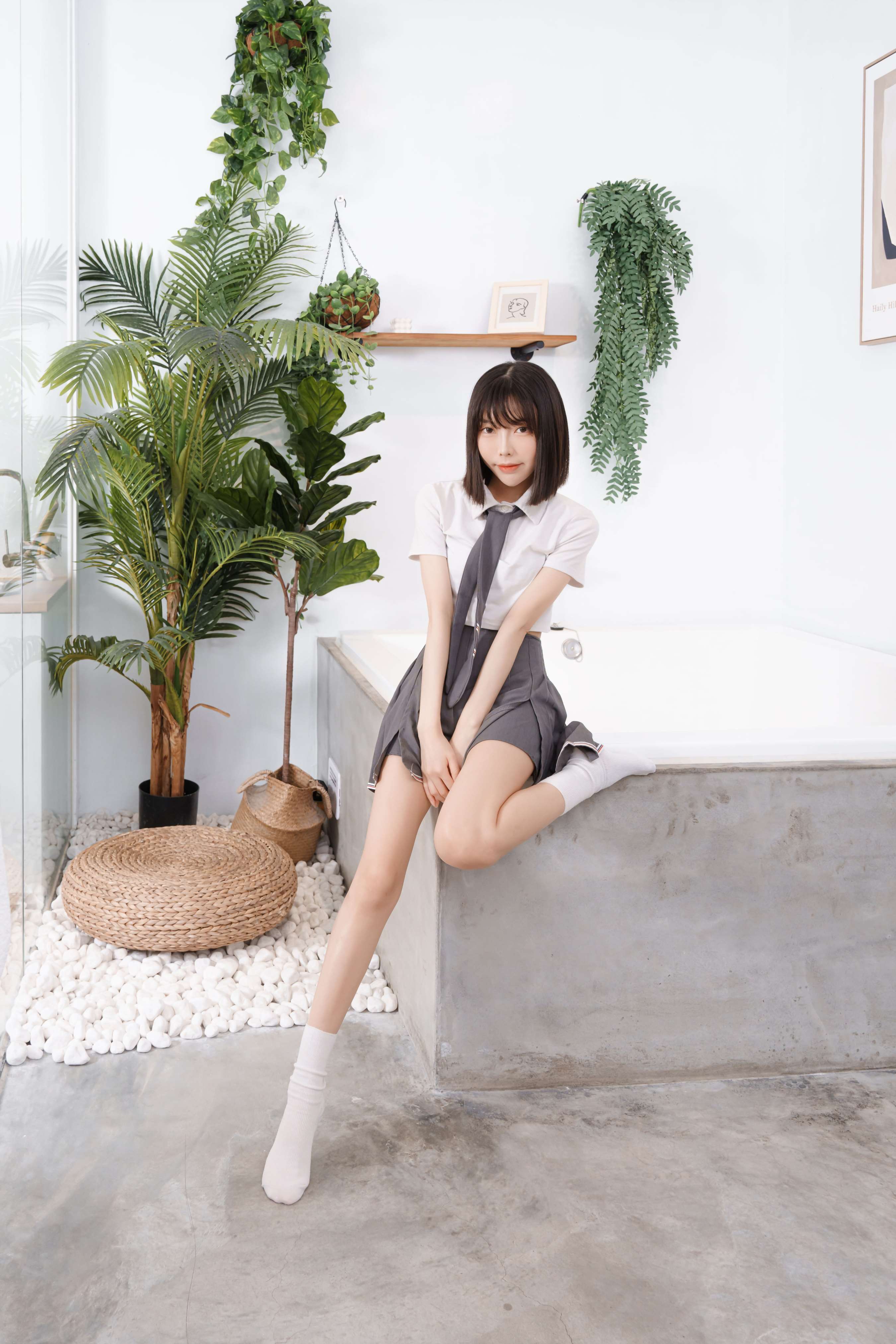 《[寄卖]素人林莹 JK小隻馬の性感裸足》作品图