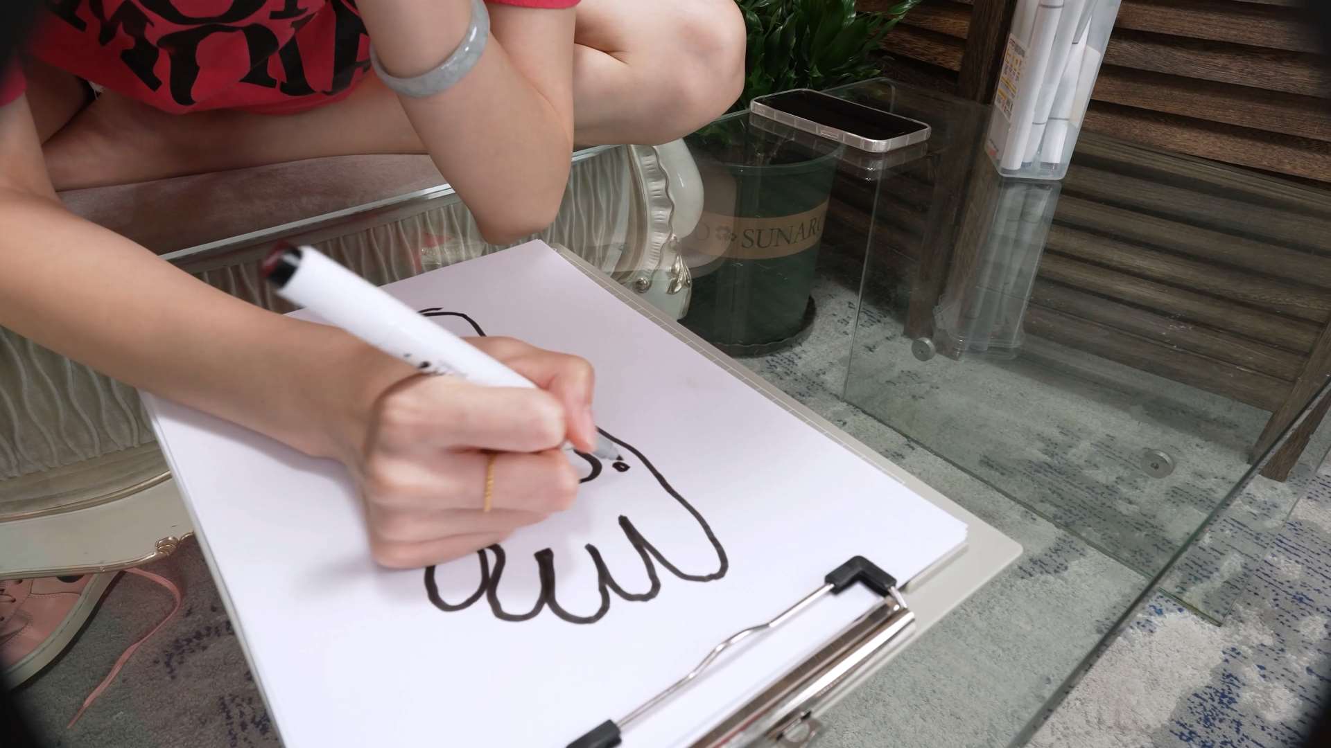 《[寄卖视频]-A&F-美女baby展示她的性感脚丫》作品图