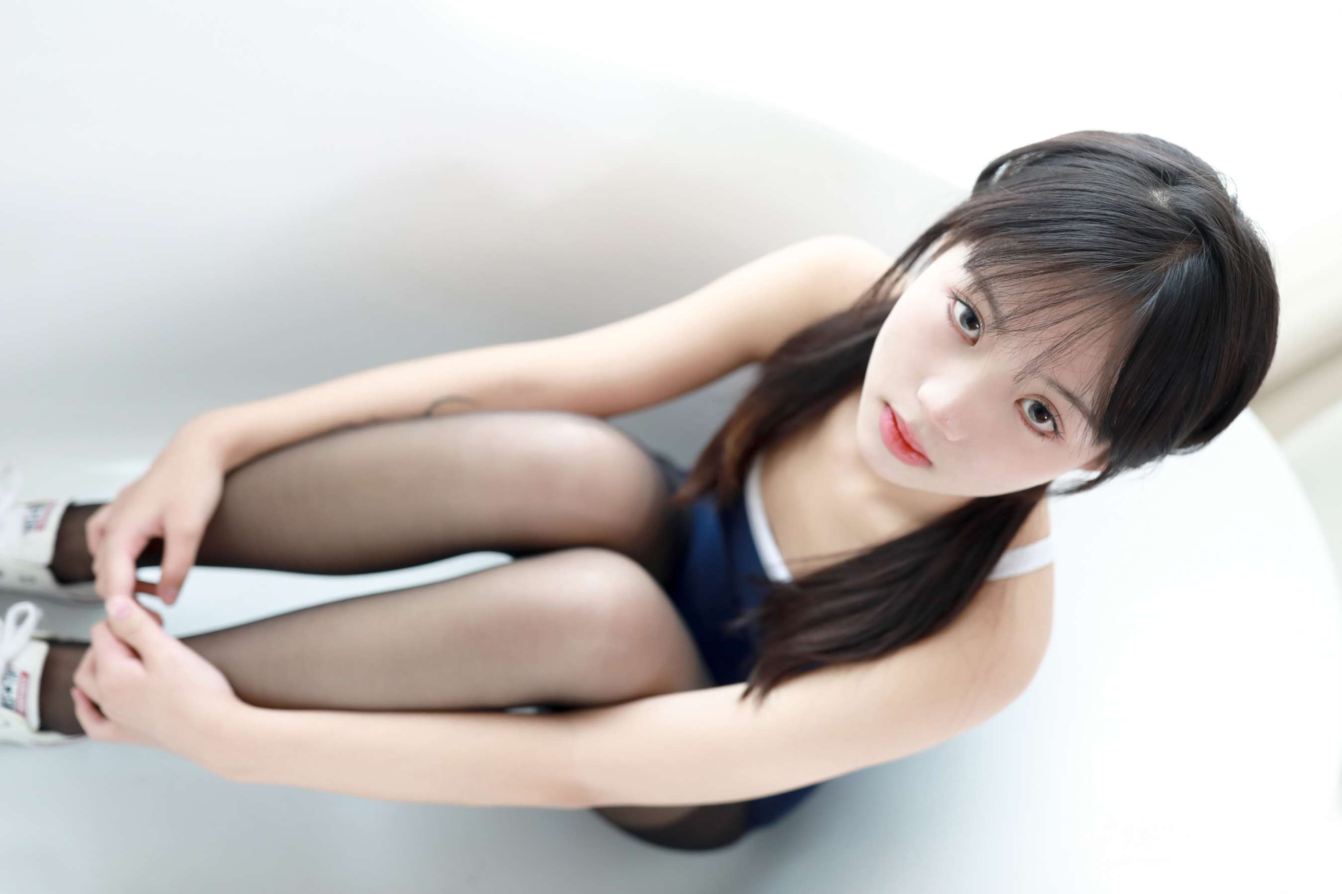 《小麦浴缸脱黑丝展嫩足》作品图