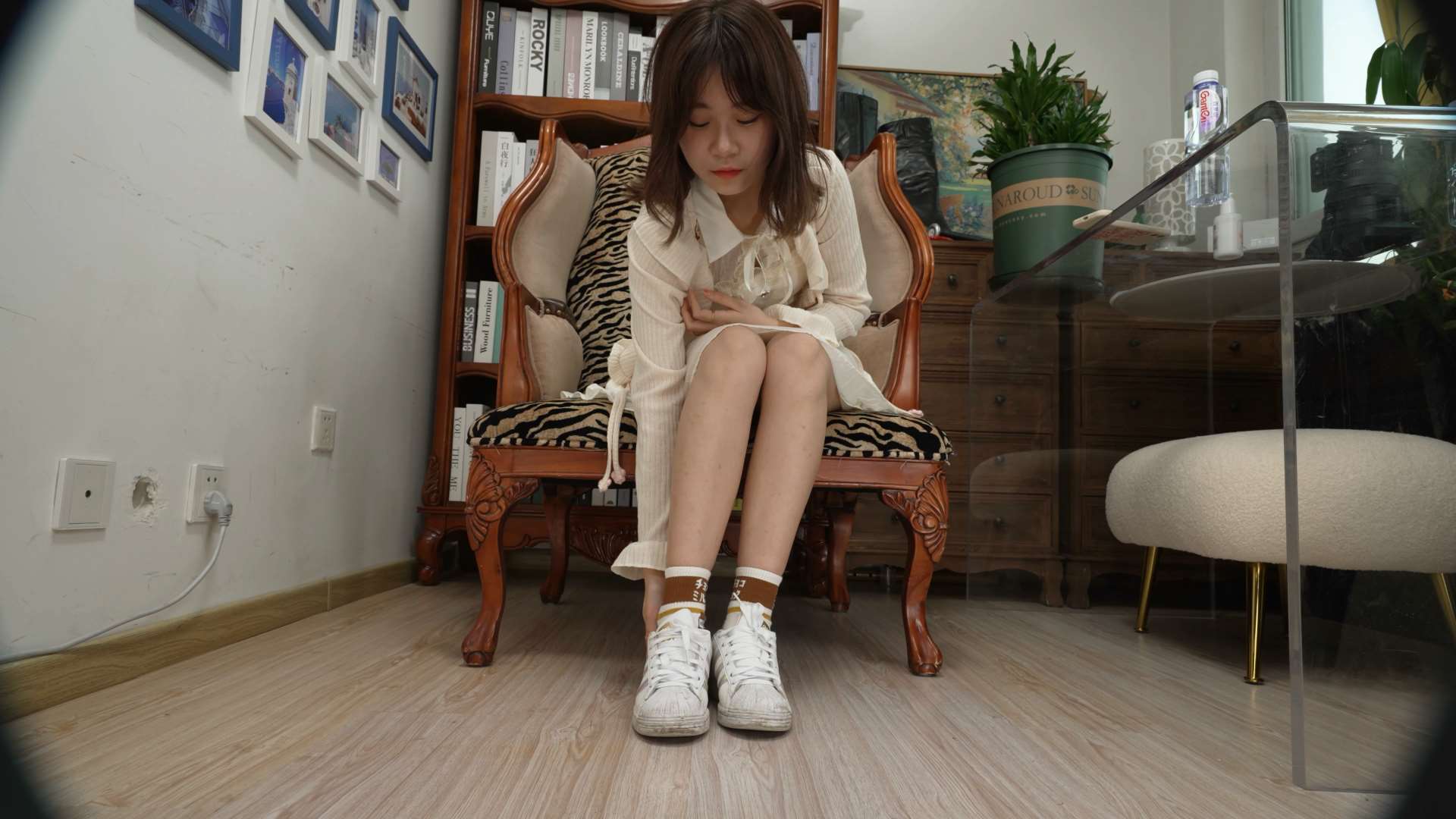 《[寄卖视频]-A&F-可爱的小女生冰凌展示性感的36码小脚》作品图