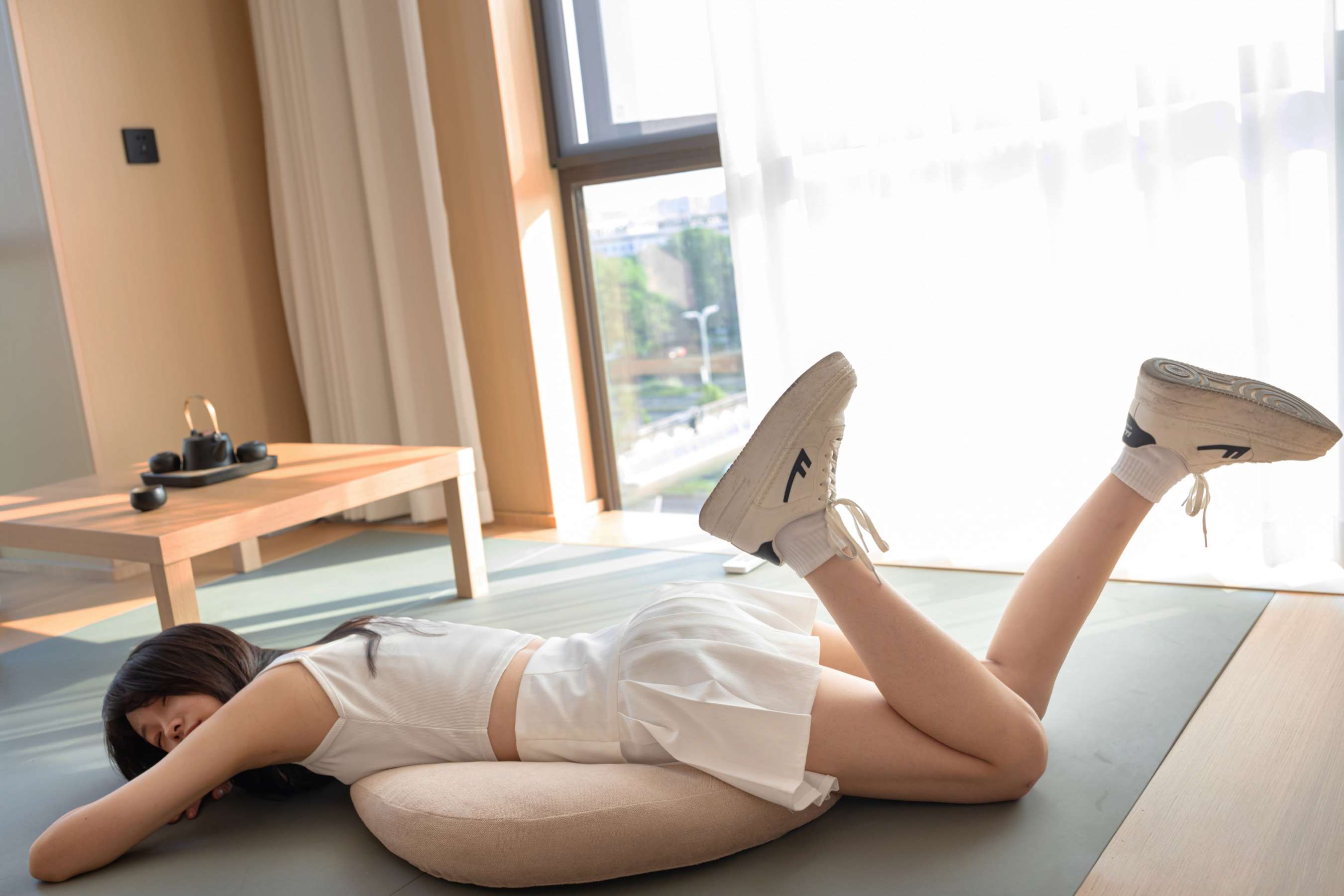 《可可白裙の棉袜脚》作品图