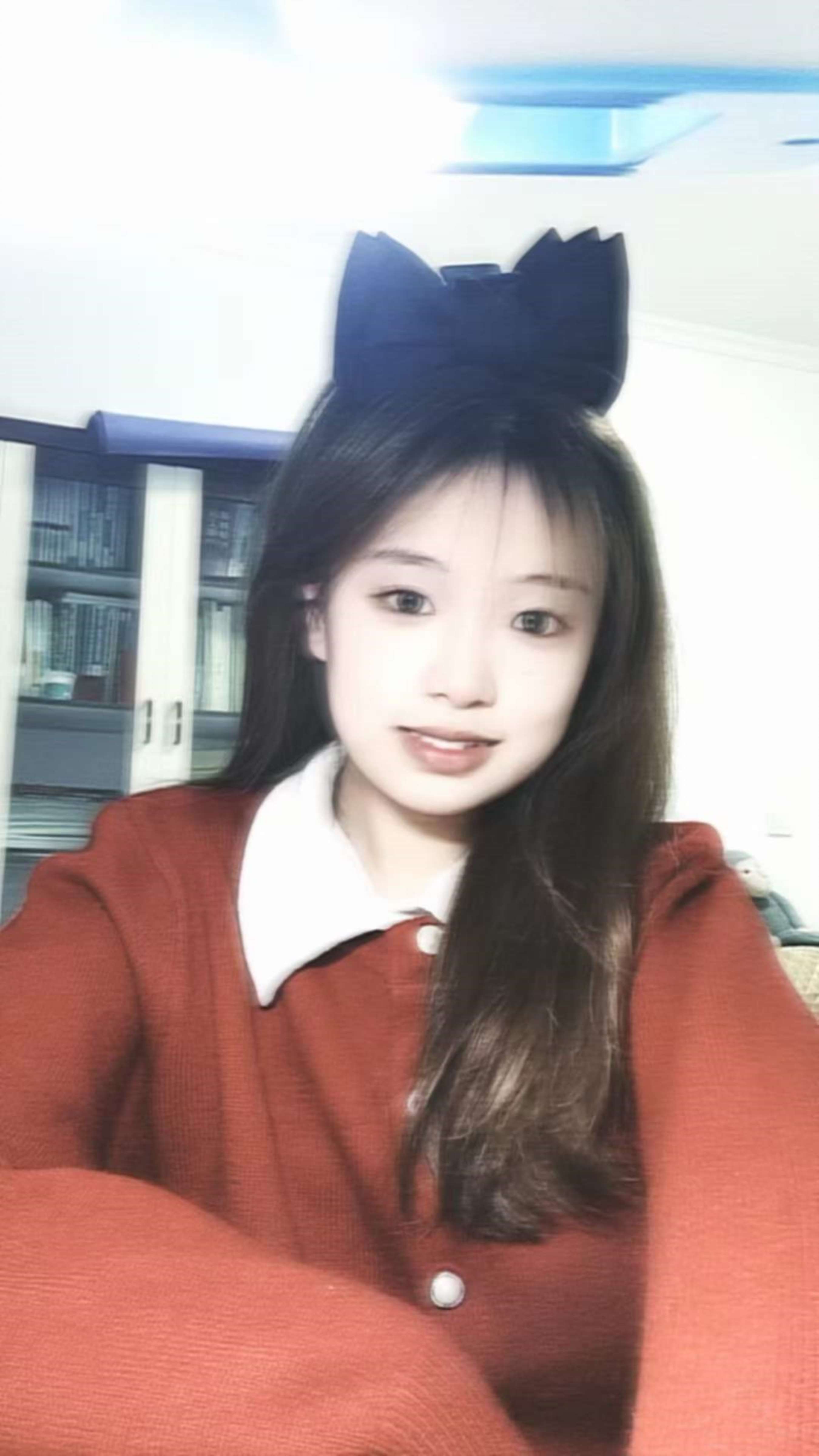 《可爱圆脸妹妹小黄袜の裸足脚丫》作品图