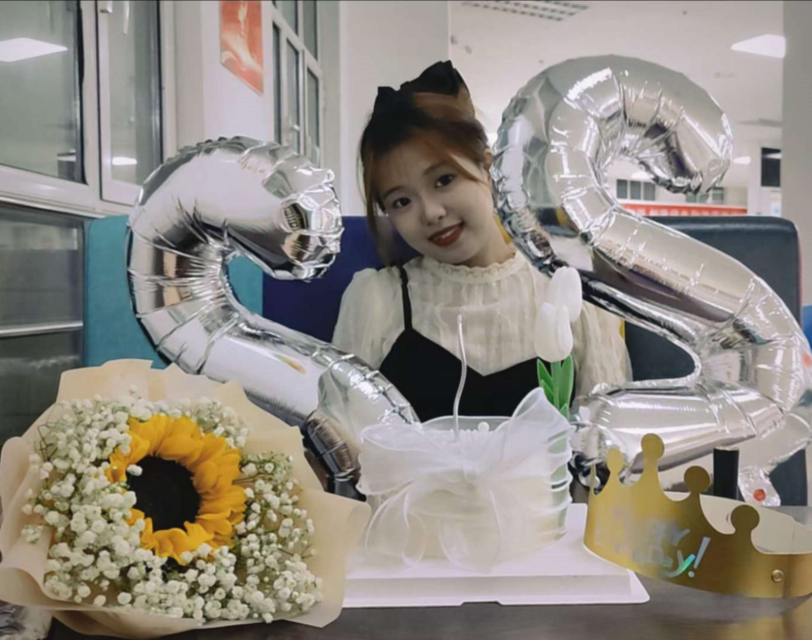 《可爱圆脸妹妹小黄袜の裸足脚丫》作品图