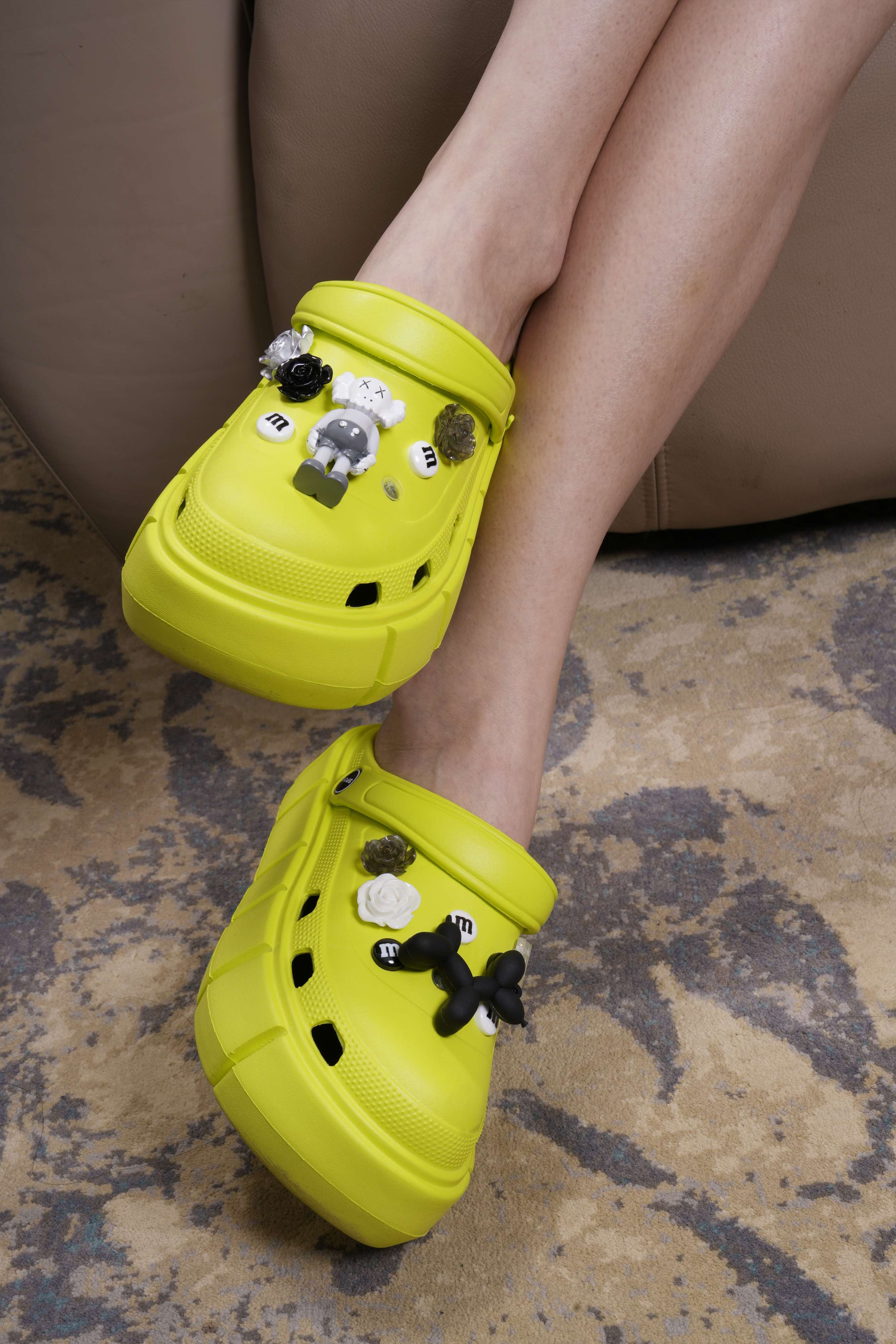 《xiaodao性感的39码大脚丫裸足の肉短丝》作品图