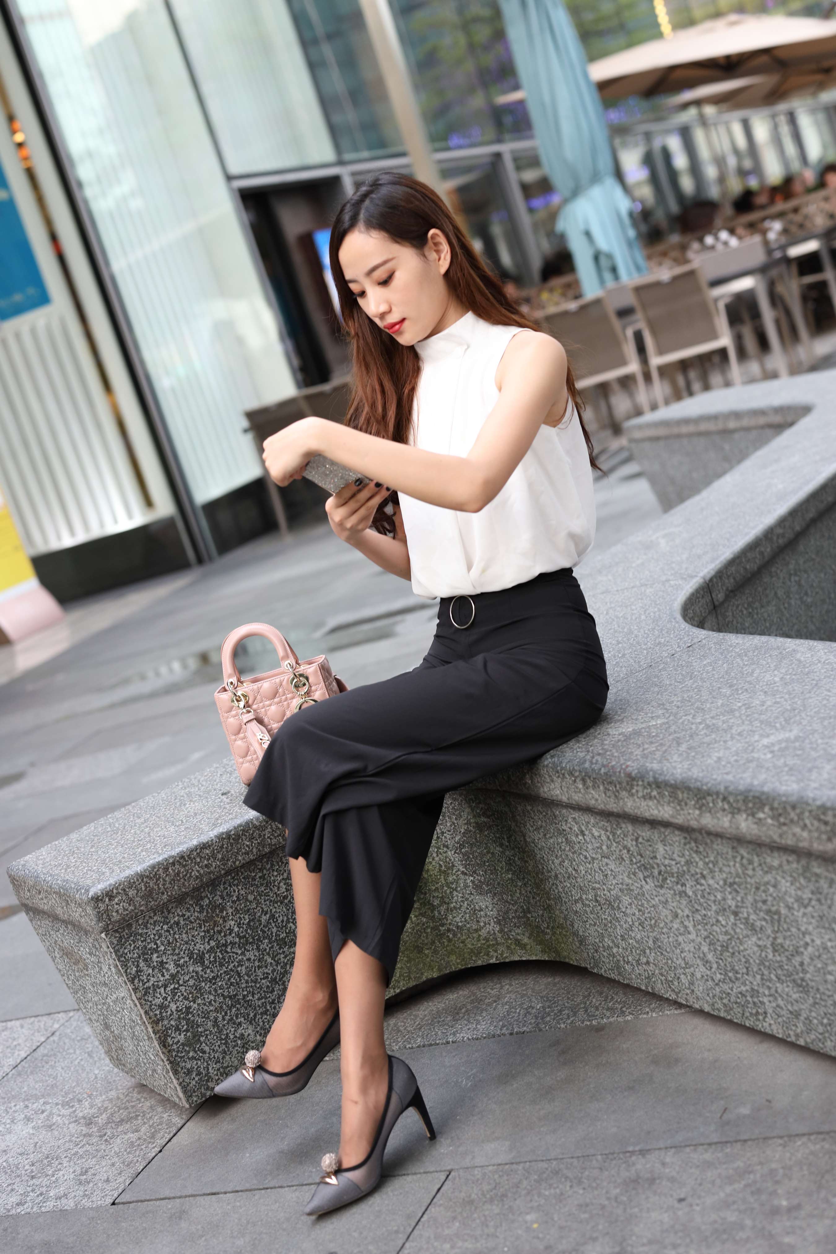 《咖啡色丝袜》作品图