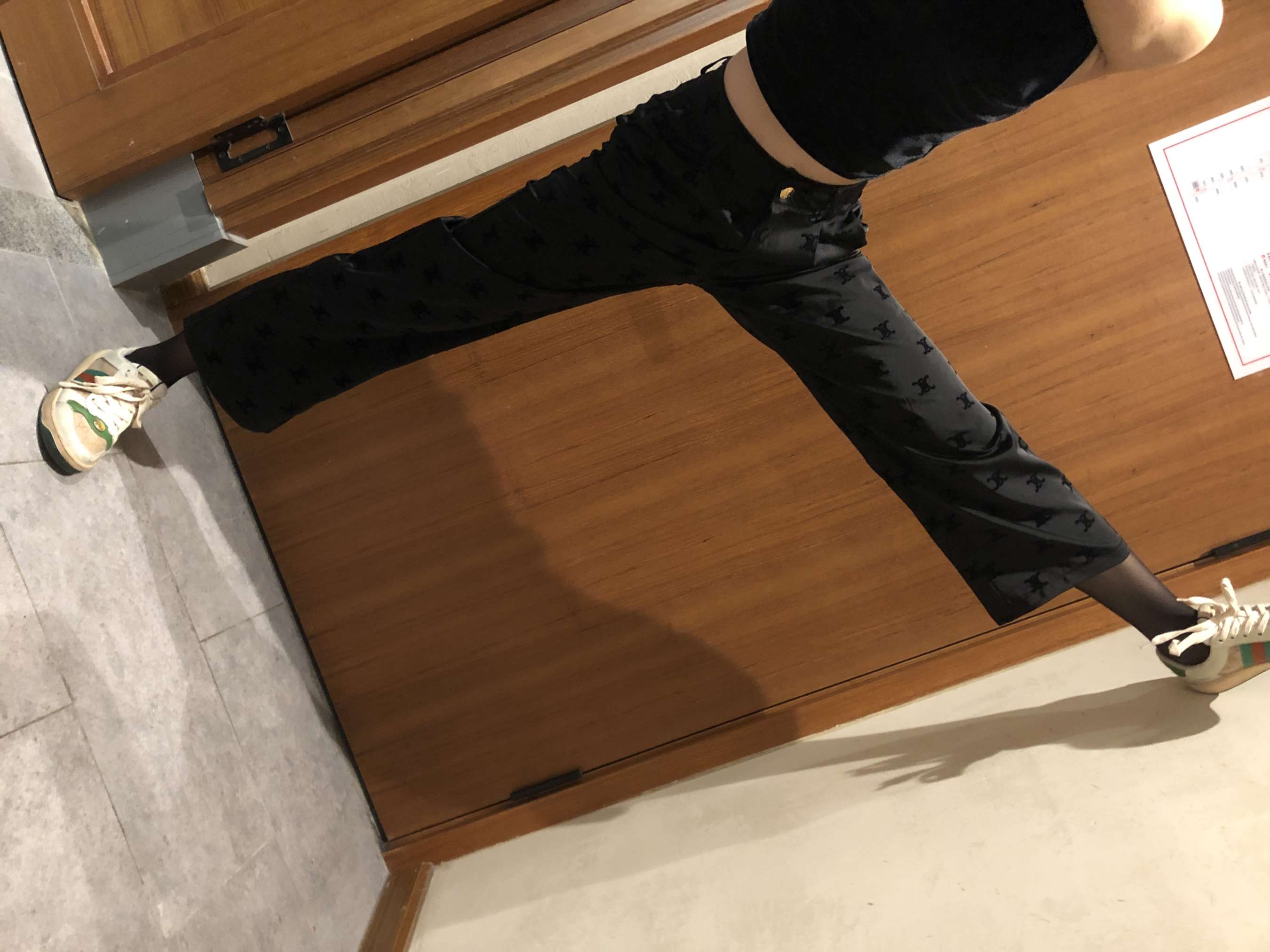 《刚刚毕业的女大学生职业裤里丝装》作品图