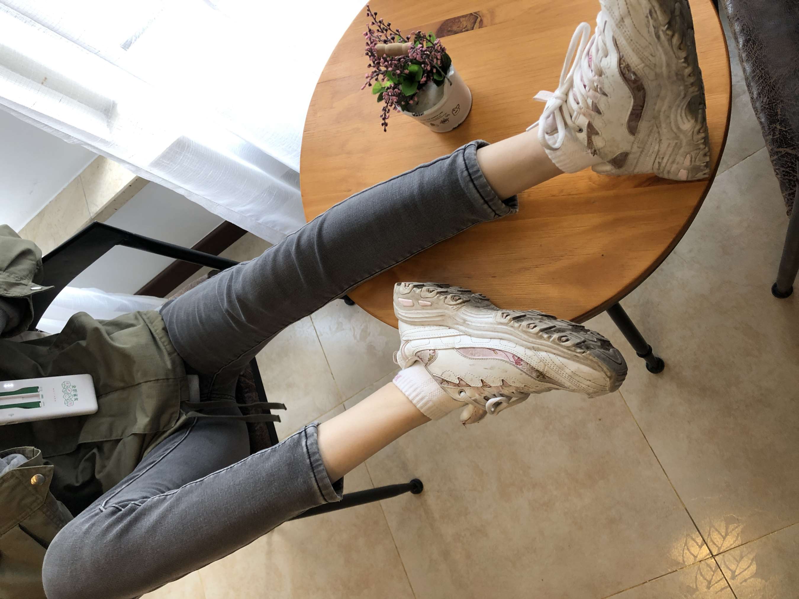 《大学城妹子》作品图