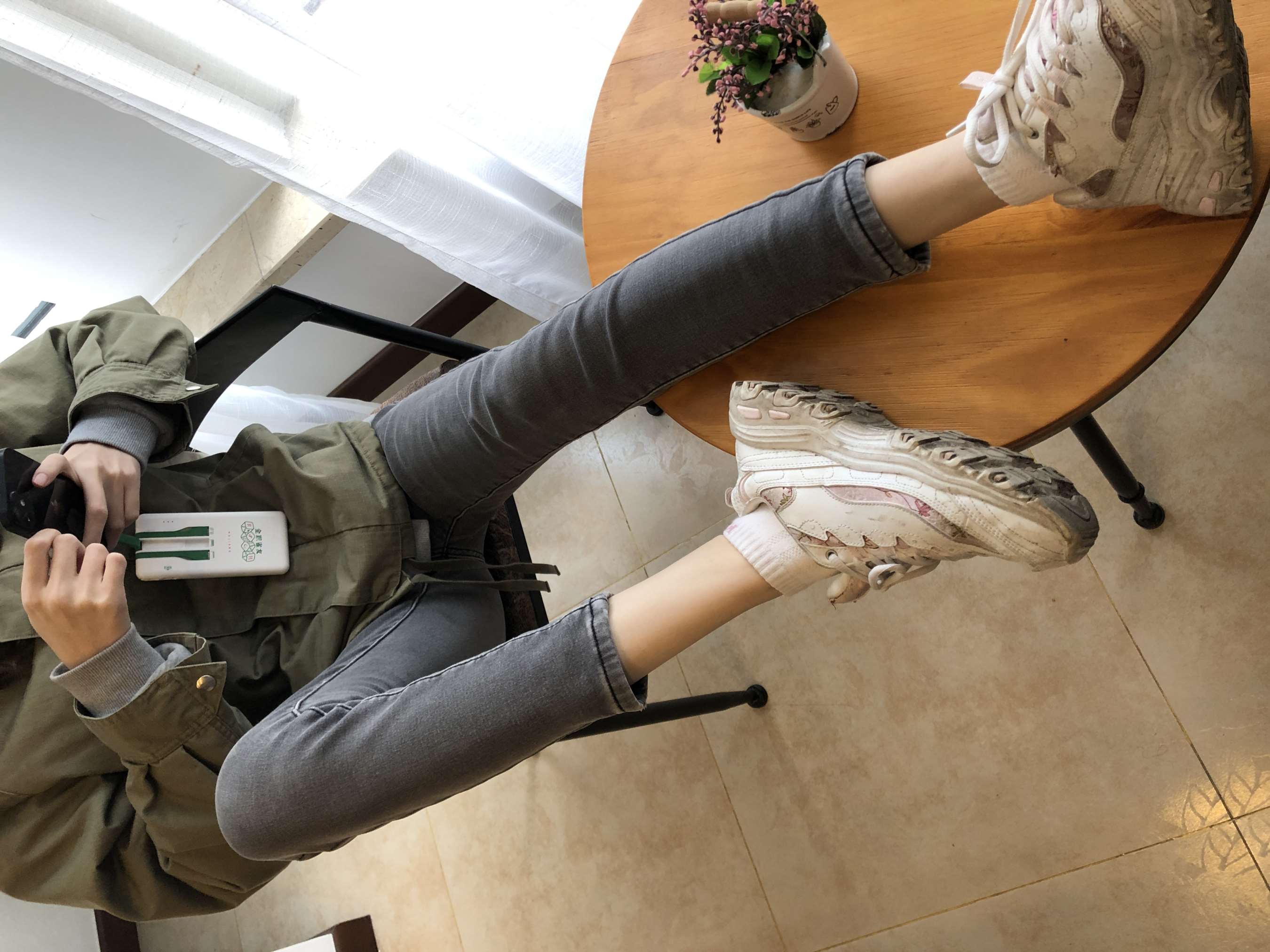 《大学城妹子》作品图