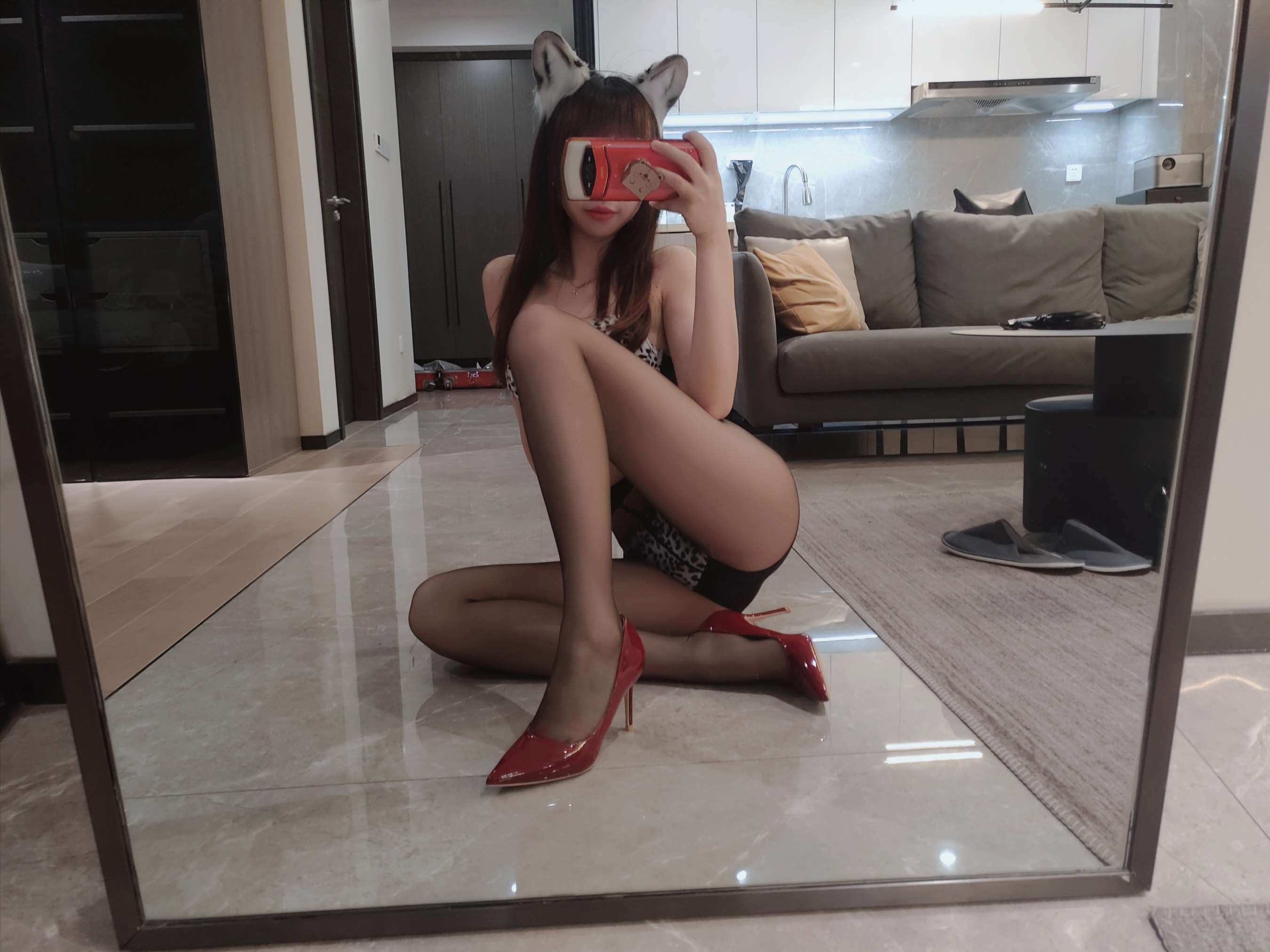 《变身狐狸少女の黑丝脚丫》作品图