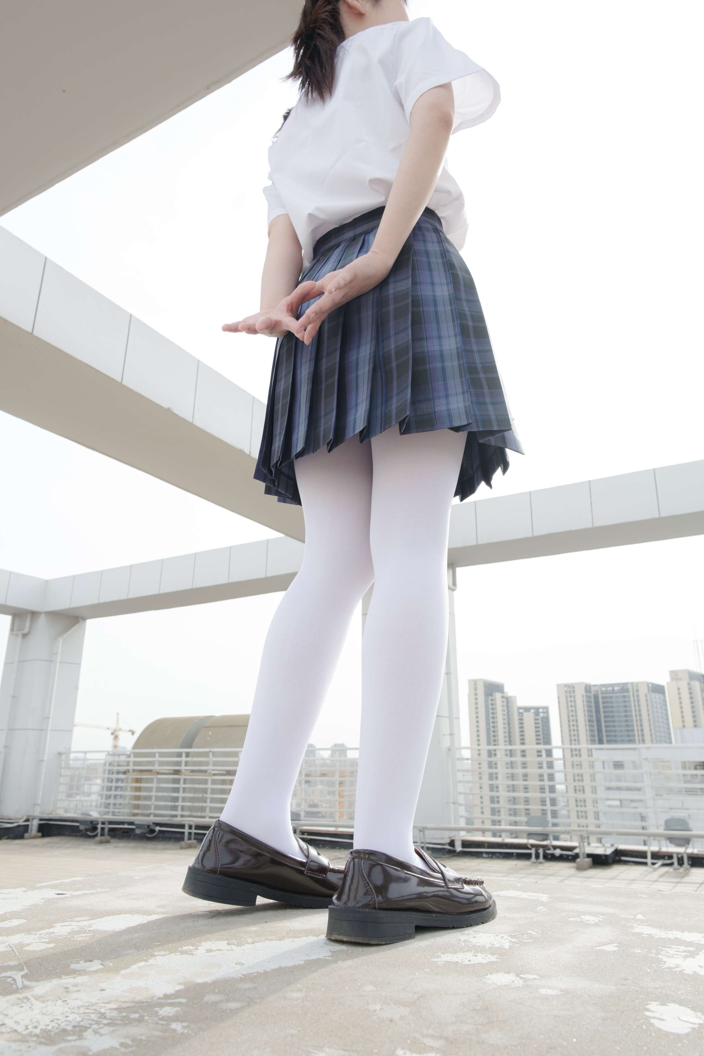 《小夜白丝脚丫》作品图