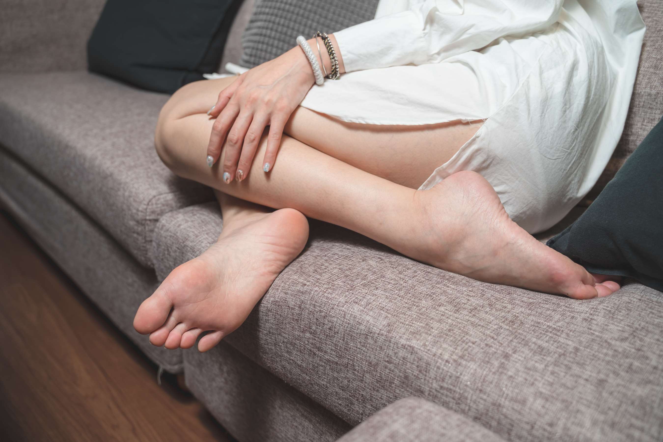 《性感白衬衫yoko 还不快躺下让我踩踩》作品图