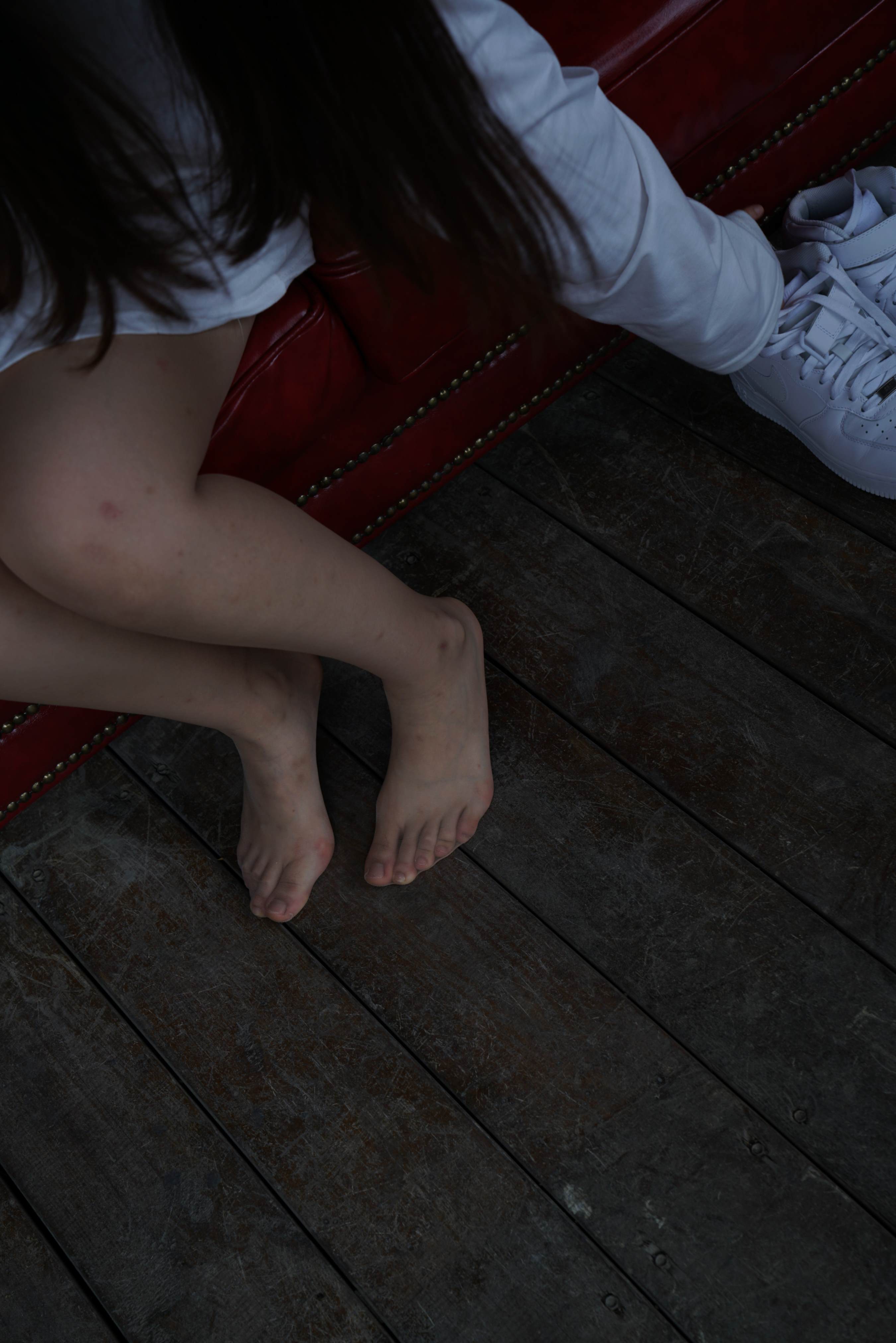 《大大咧咧的东北女孩浩南光脚丫》作品图