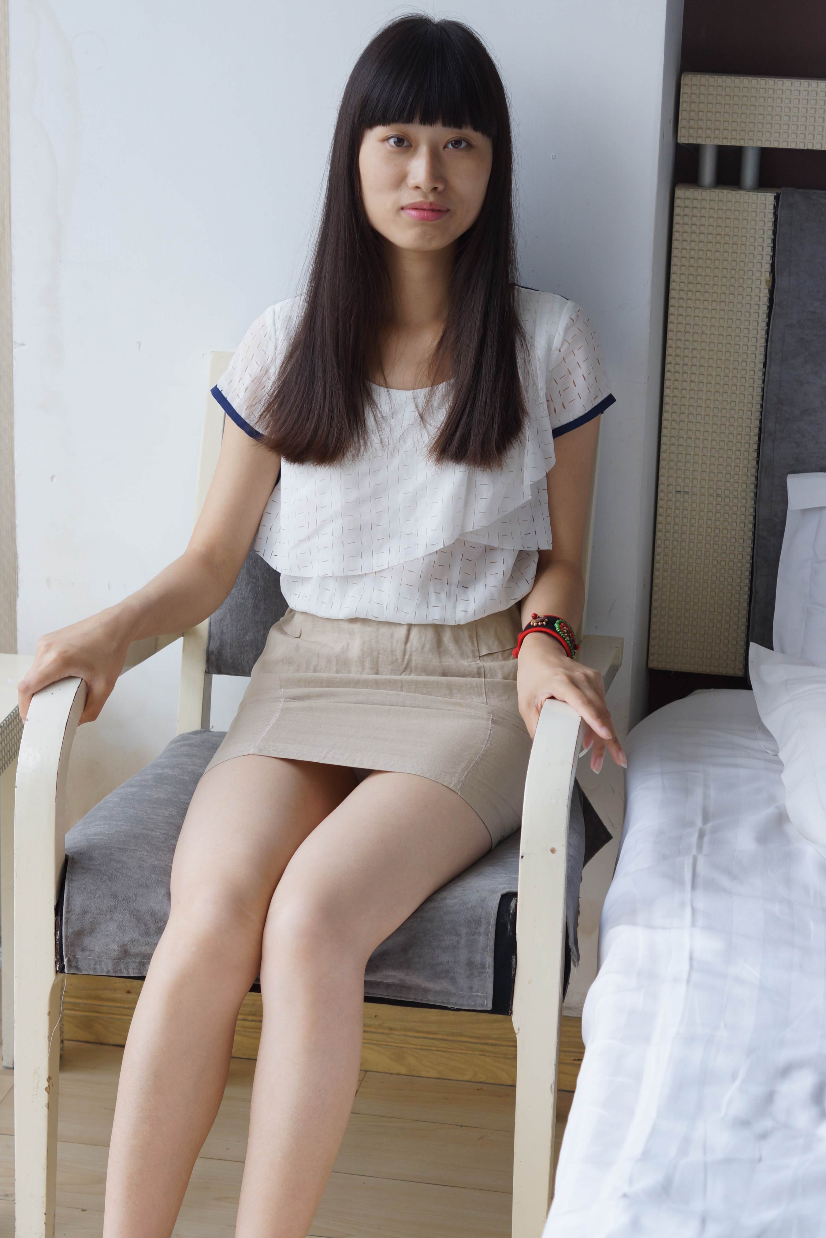 《小姐姐一步裙の39码光脚丫》作品图