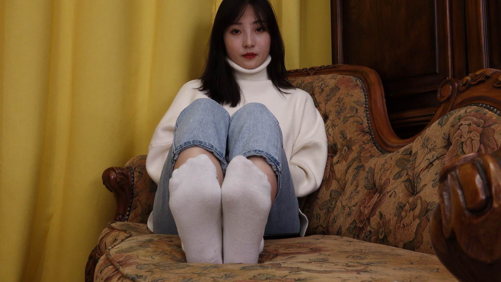 《[寄卖视频]-A&F-满冬妹妹展示原味棉袜裸足》作品图