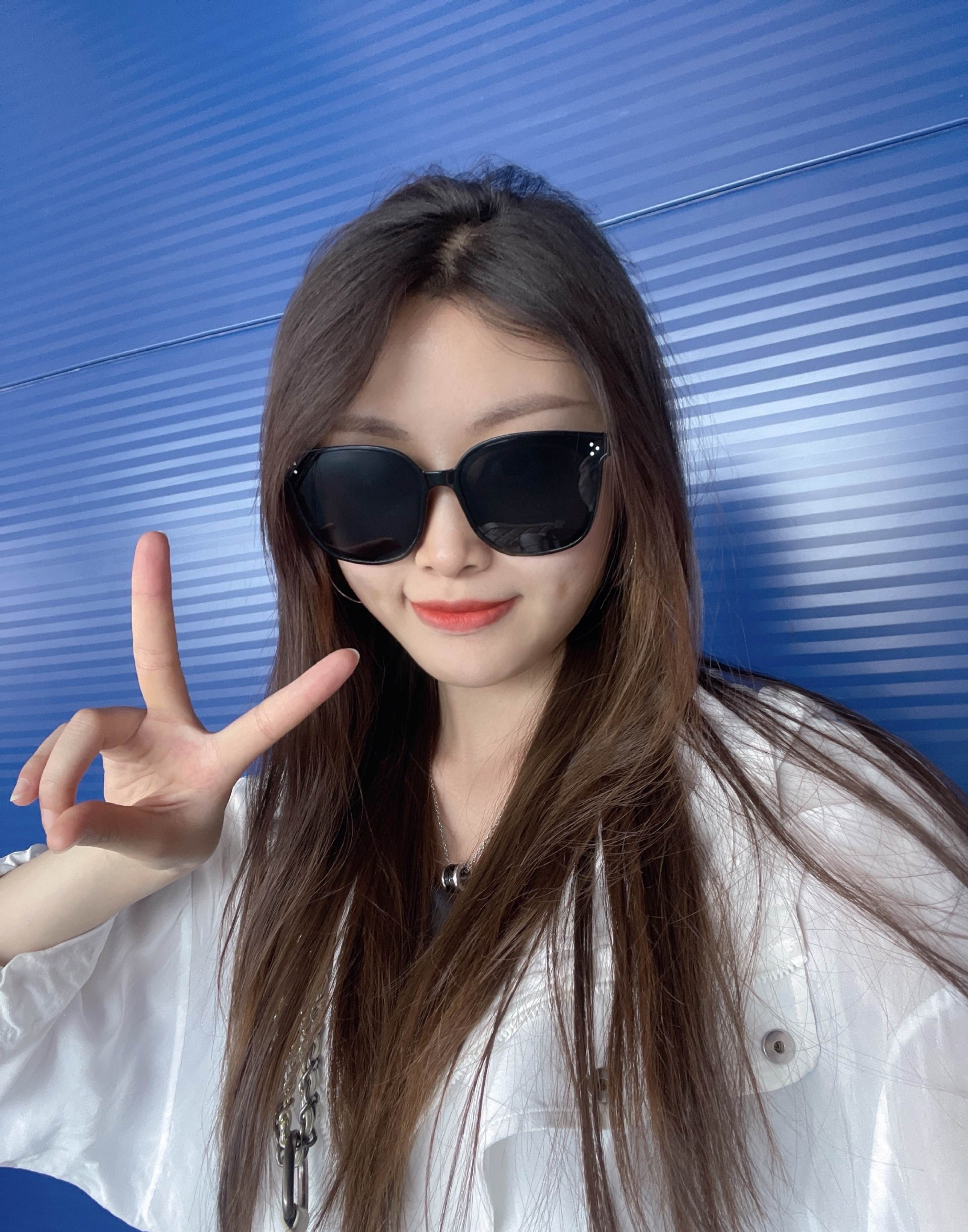 《大四实习学姐脚丫带生活照》作品图