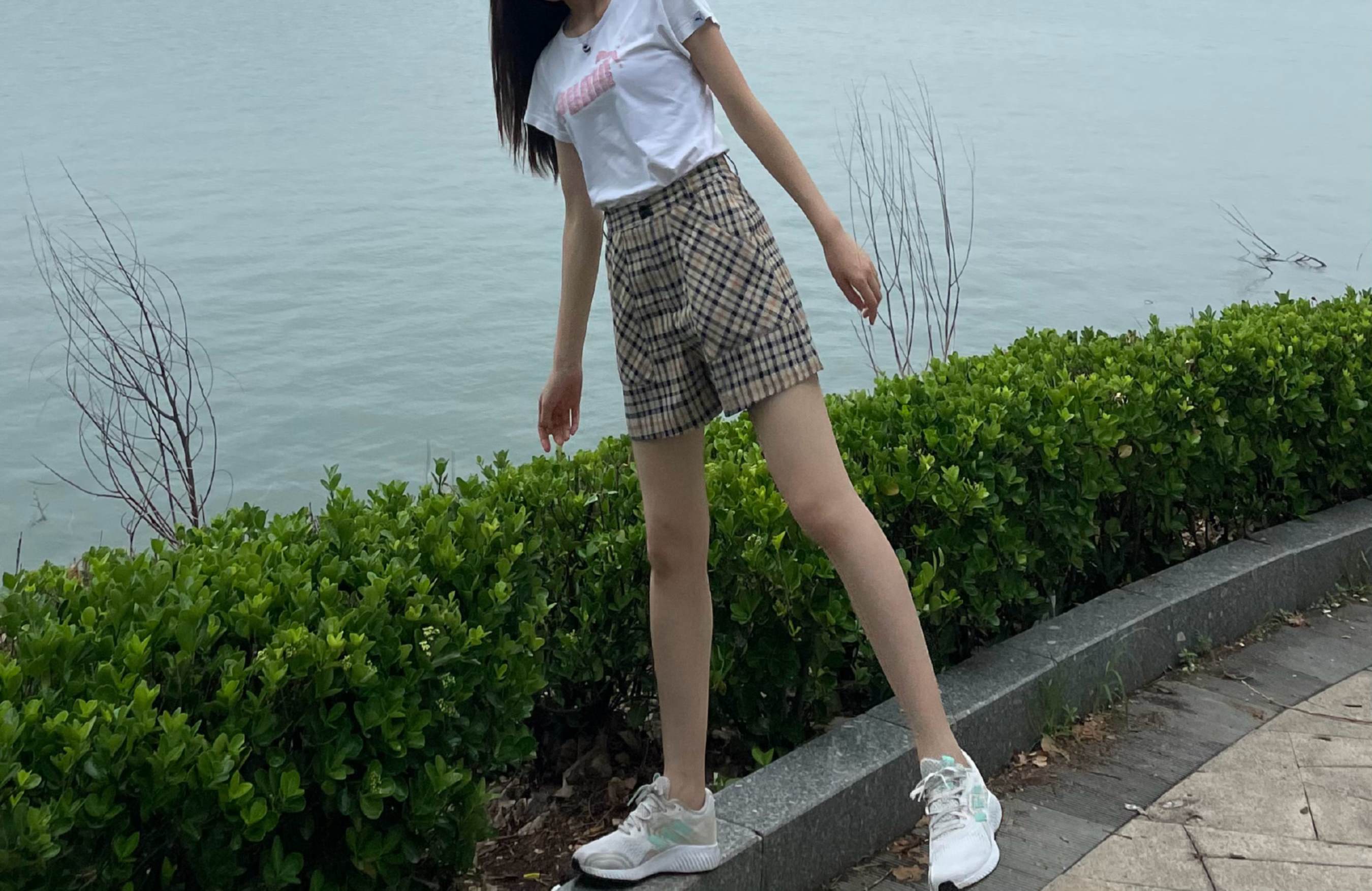 《大四实习学姐脚丫带生活照》作品图