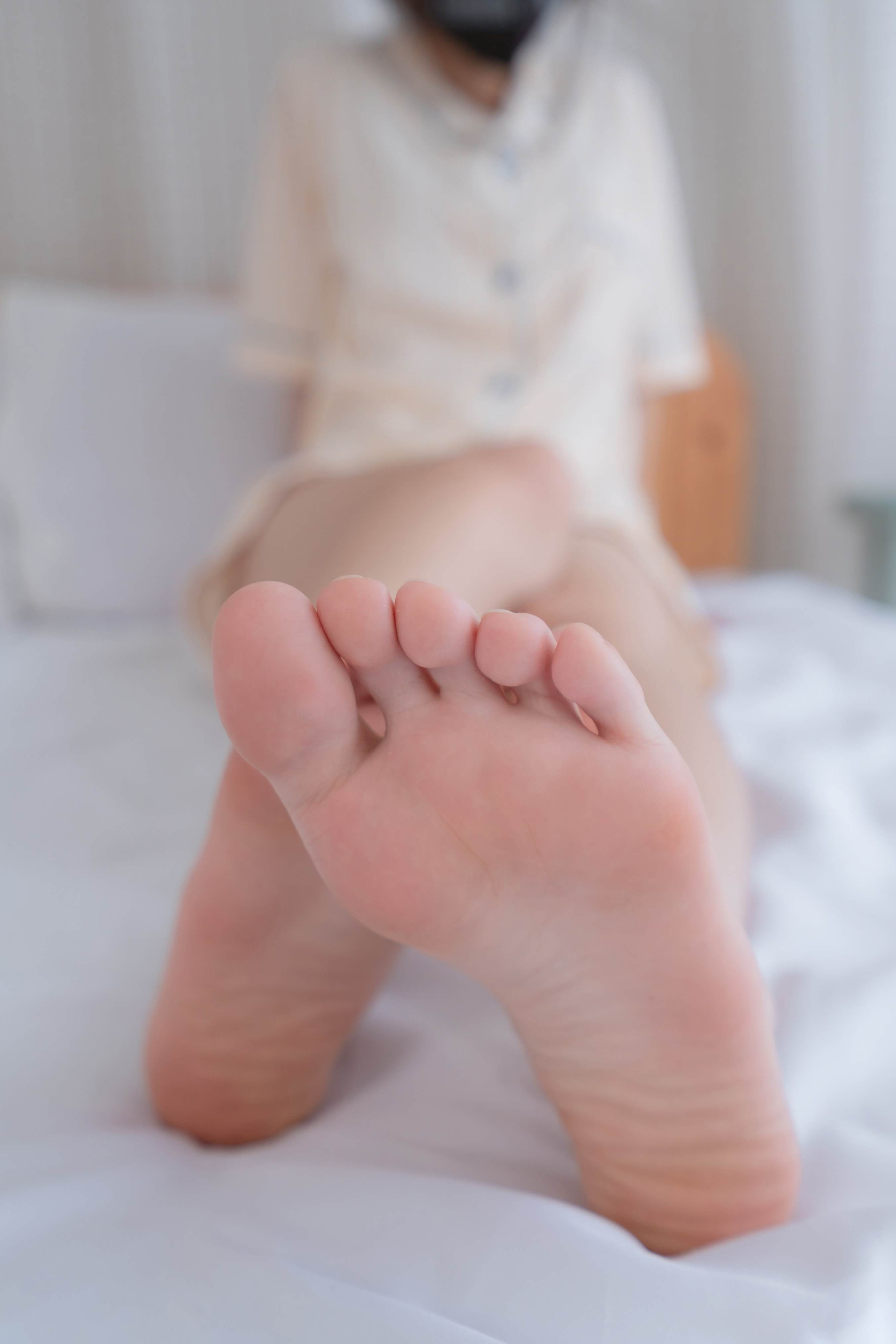 《[寄卖]素人梦梦 妹妹在休假日的裸足居家服》作品图