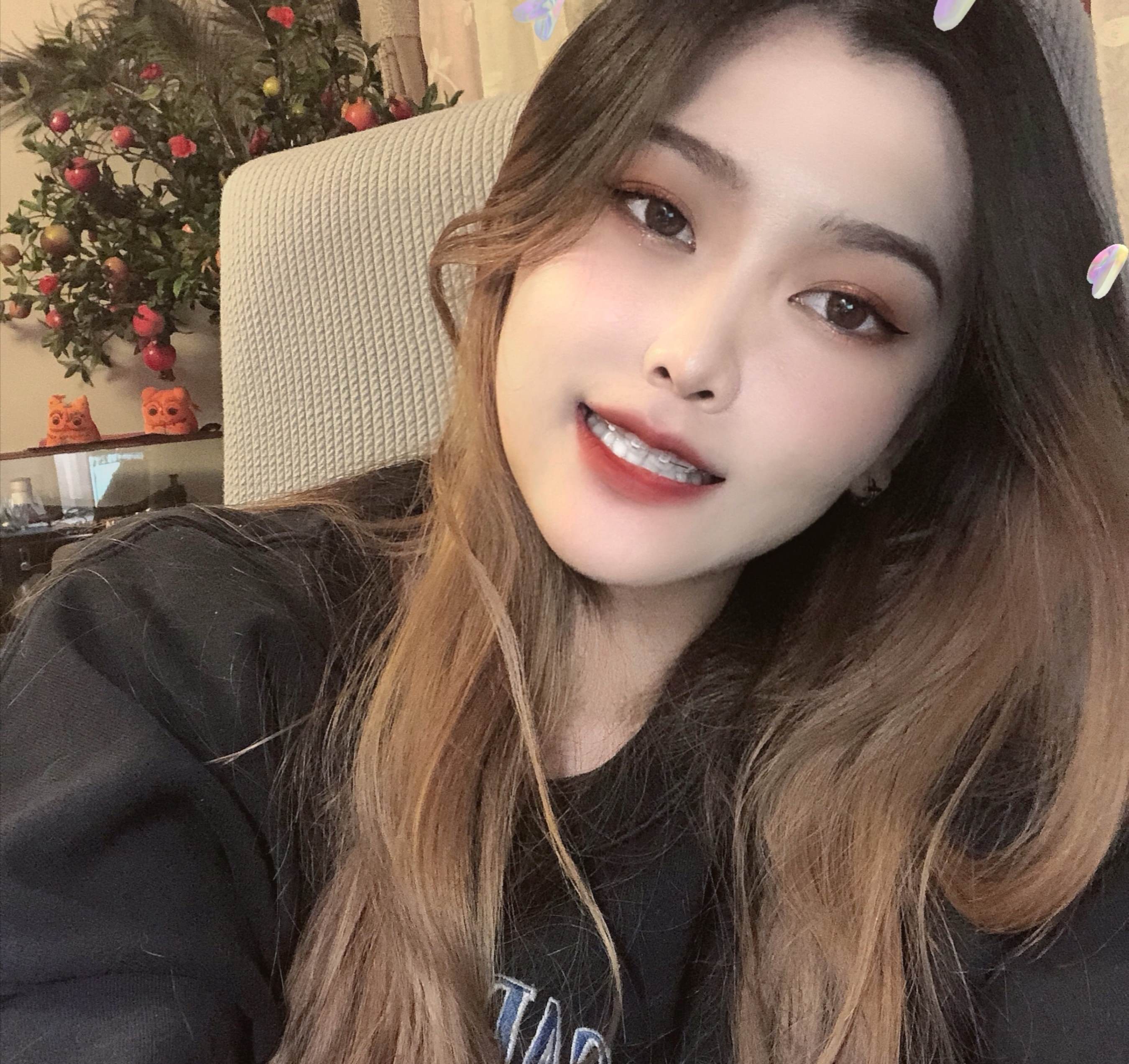 《传媒学院小姐姐的红润脚丫》作品图