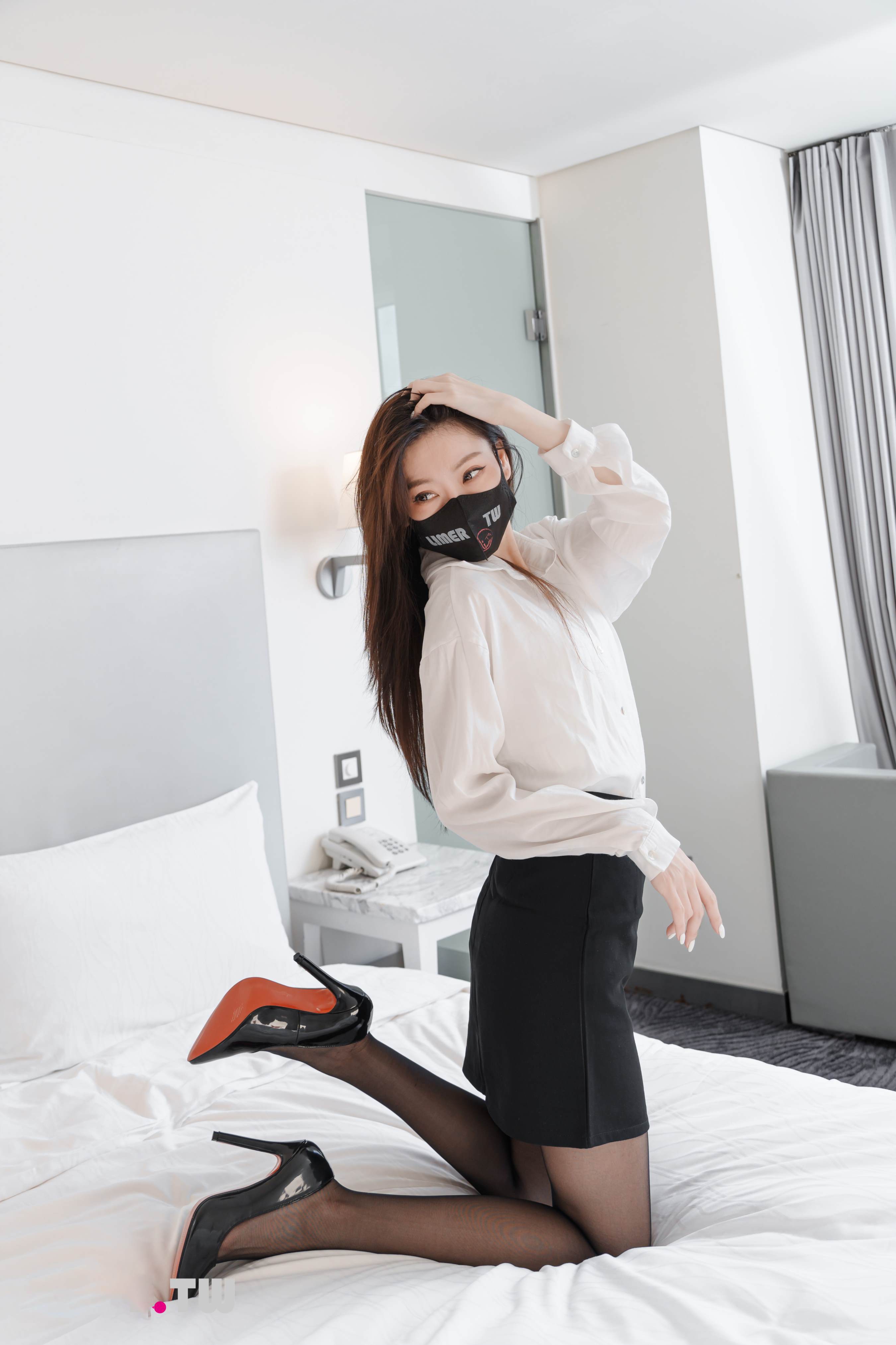 《[寄卖]語葳女神 Jaly完美长腿 黑丝 OL诱惑》作品图