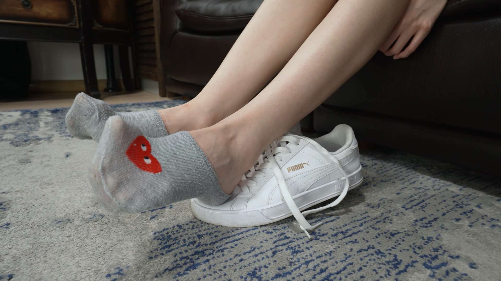 《[寄卖视频]-A&F-小美女Baby展示她的性感小脚丫》作品图