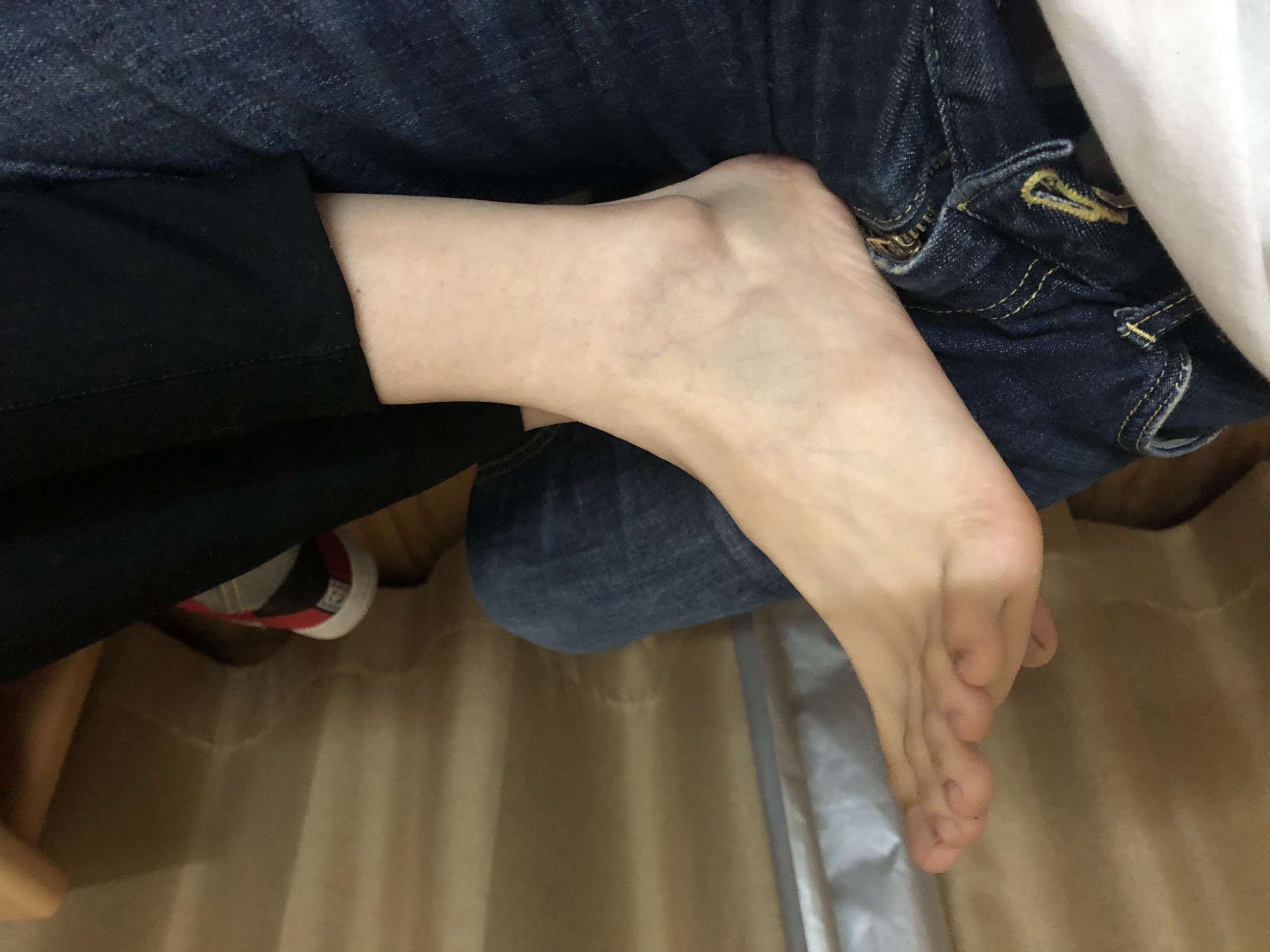 《网红小仙女的细长光脚丫》作品图