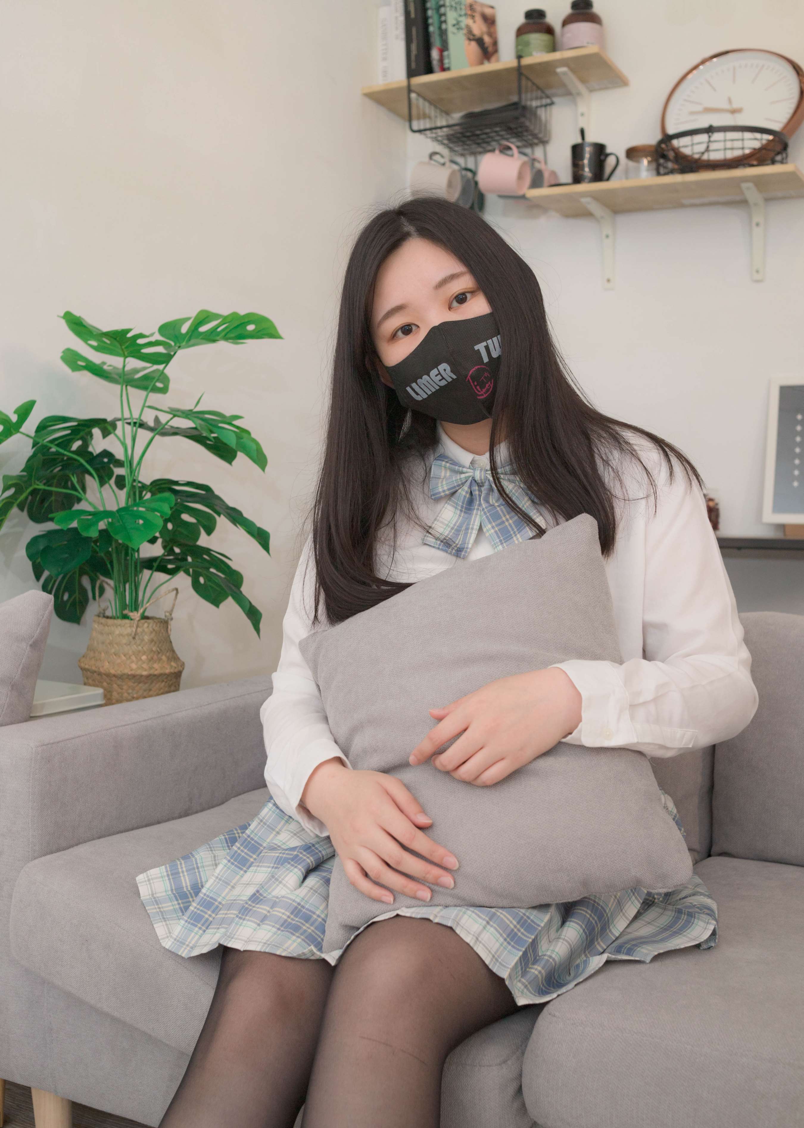 《[寄卖]BIBI学生服的丝袜脚丫》作品图