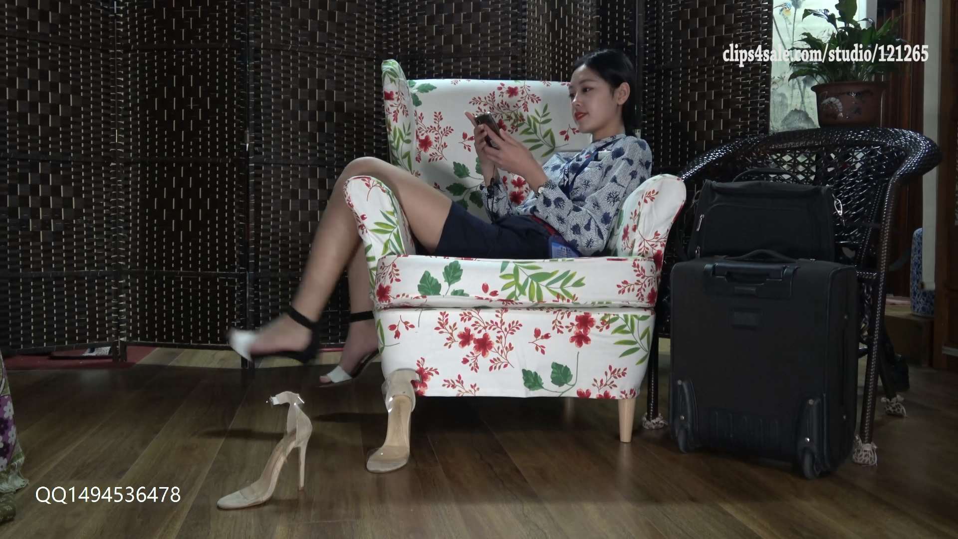 《[寄卖视频]-K&M-Cuihanyu-制服裸足长靴足秀》作品图