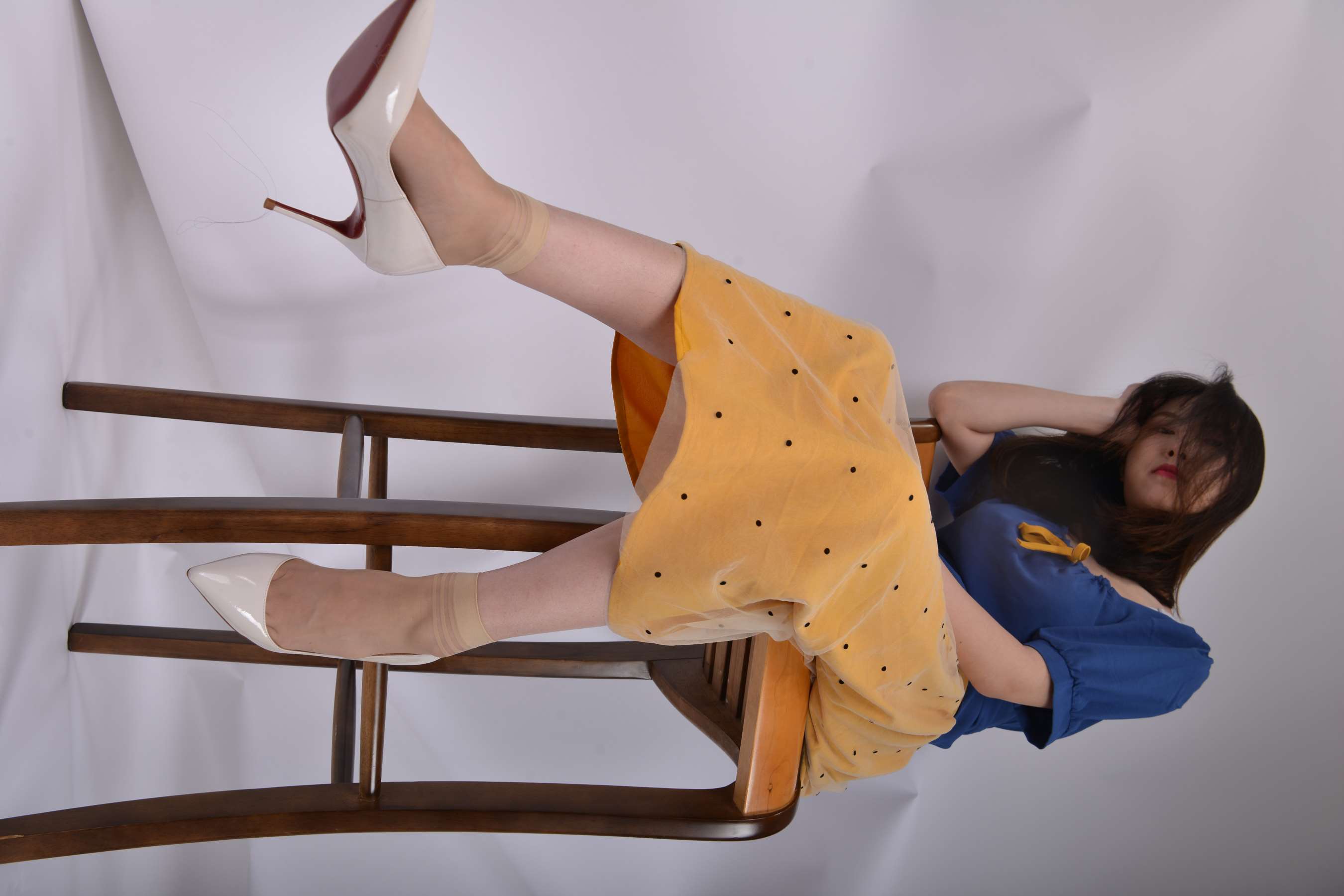 《纱裙の短丝脚丫》作品图