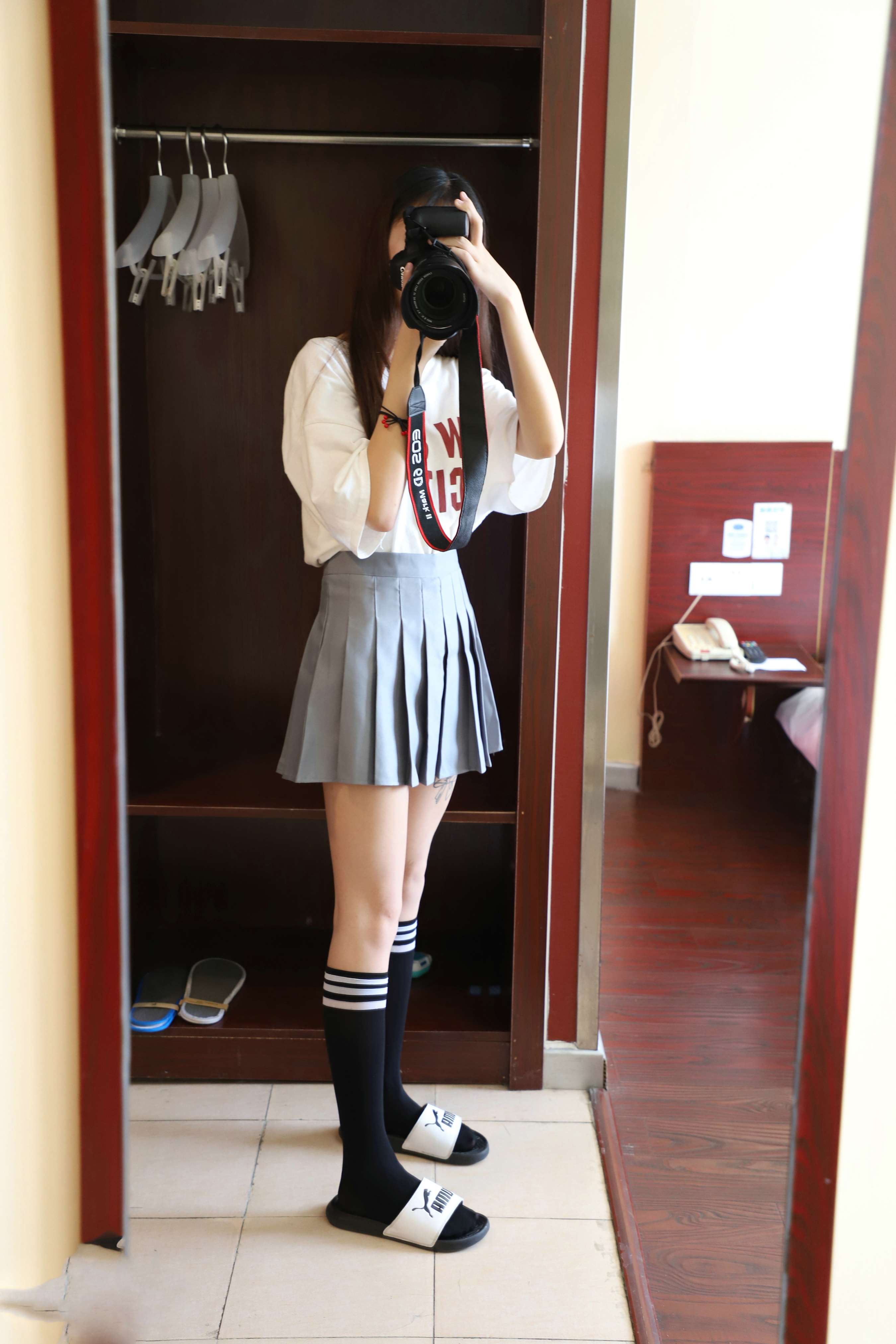 《小姐姐旅馆の棉袜》作品图