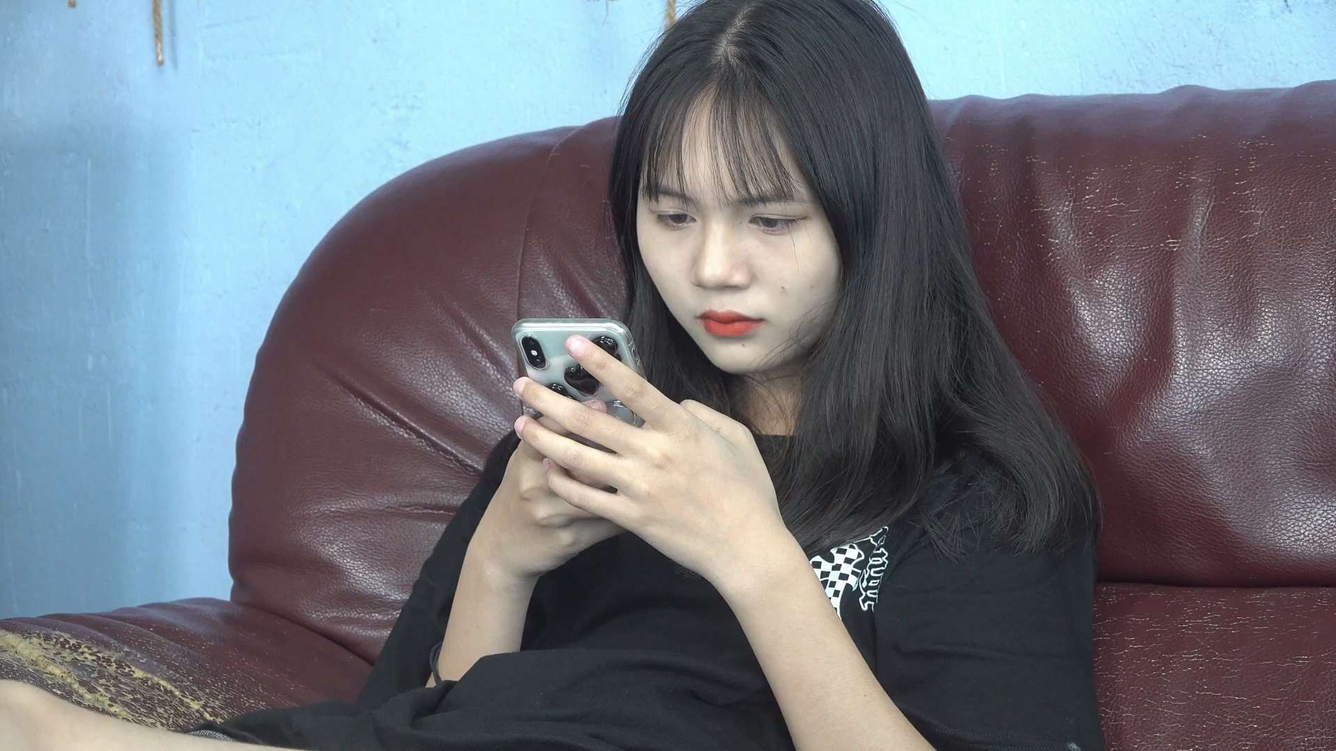 《[视频]-清纯小雪害羞脱白袜，近距离秀脚》作品图