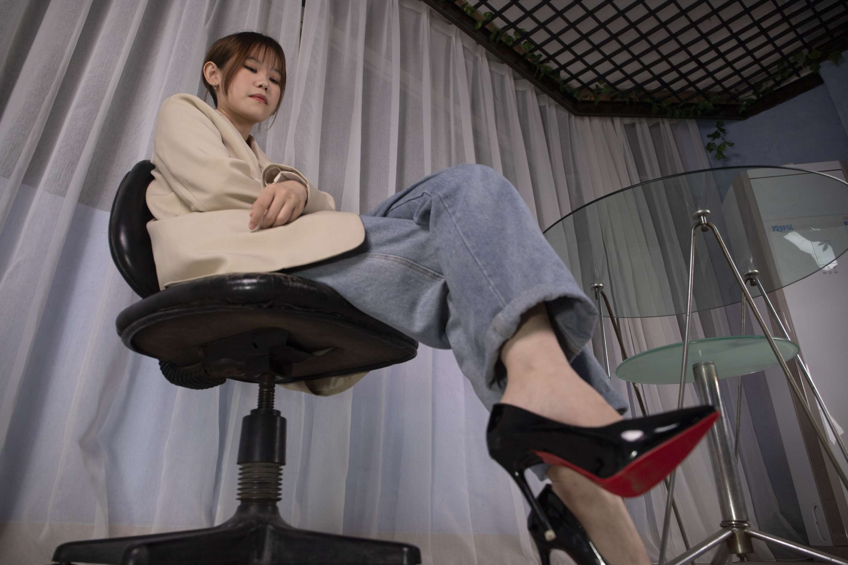 《小精灵莉莉OL风秀高跟脚丫》作品图