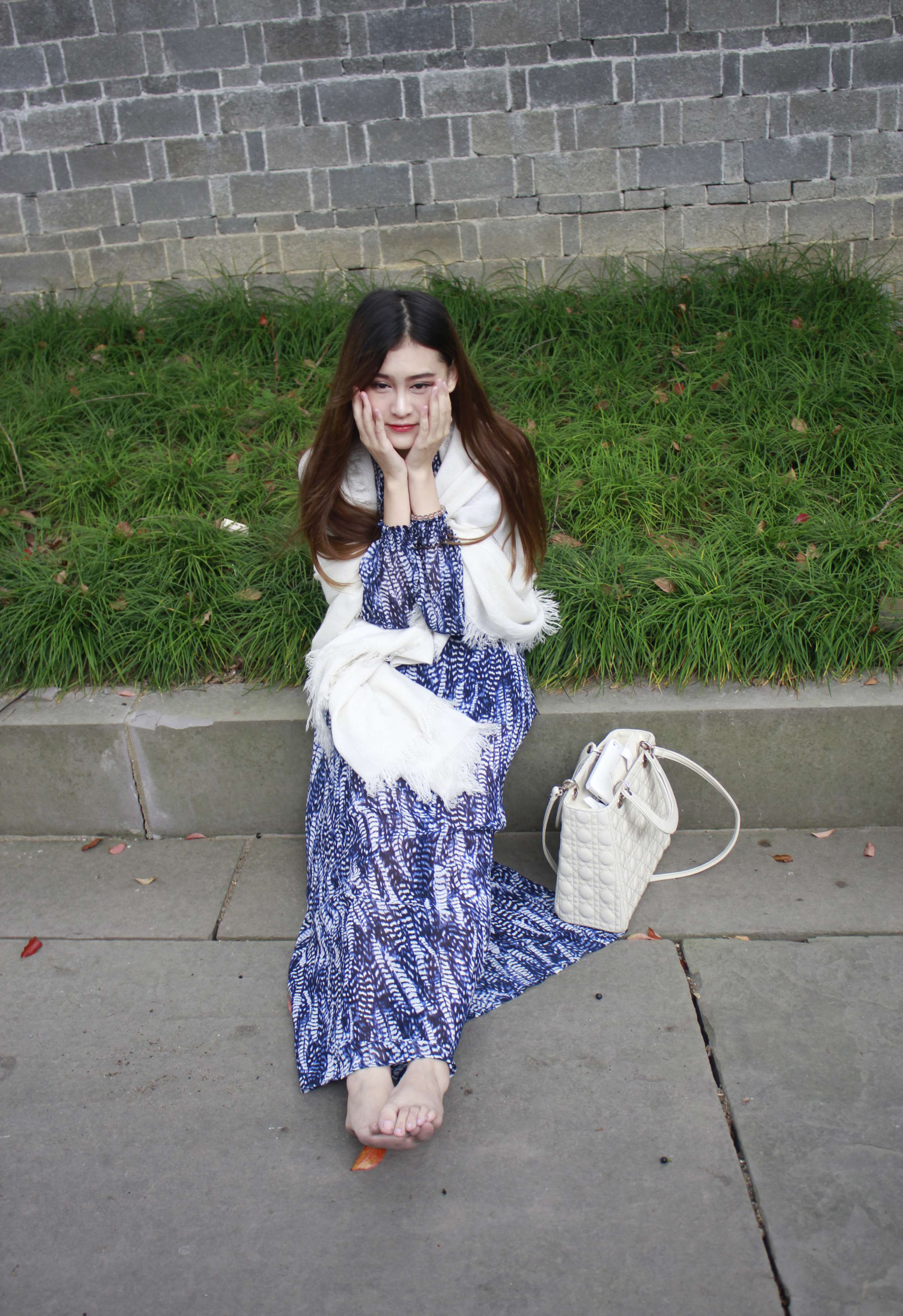 《花裙の嫩足》作品图