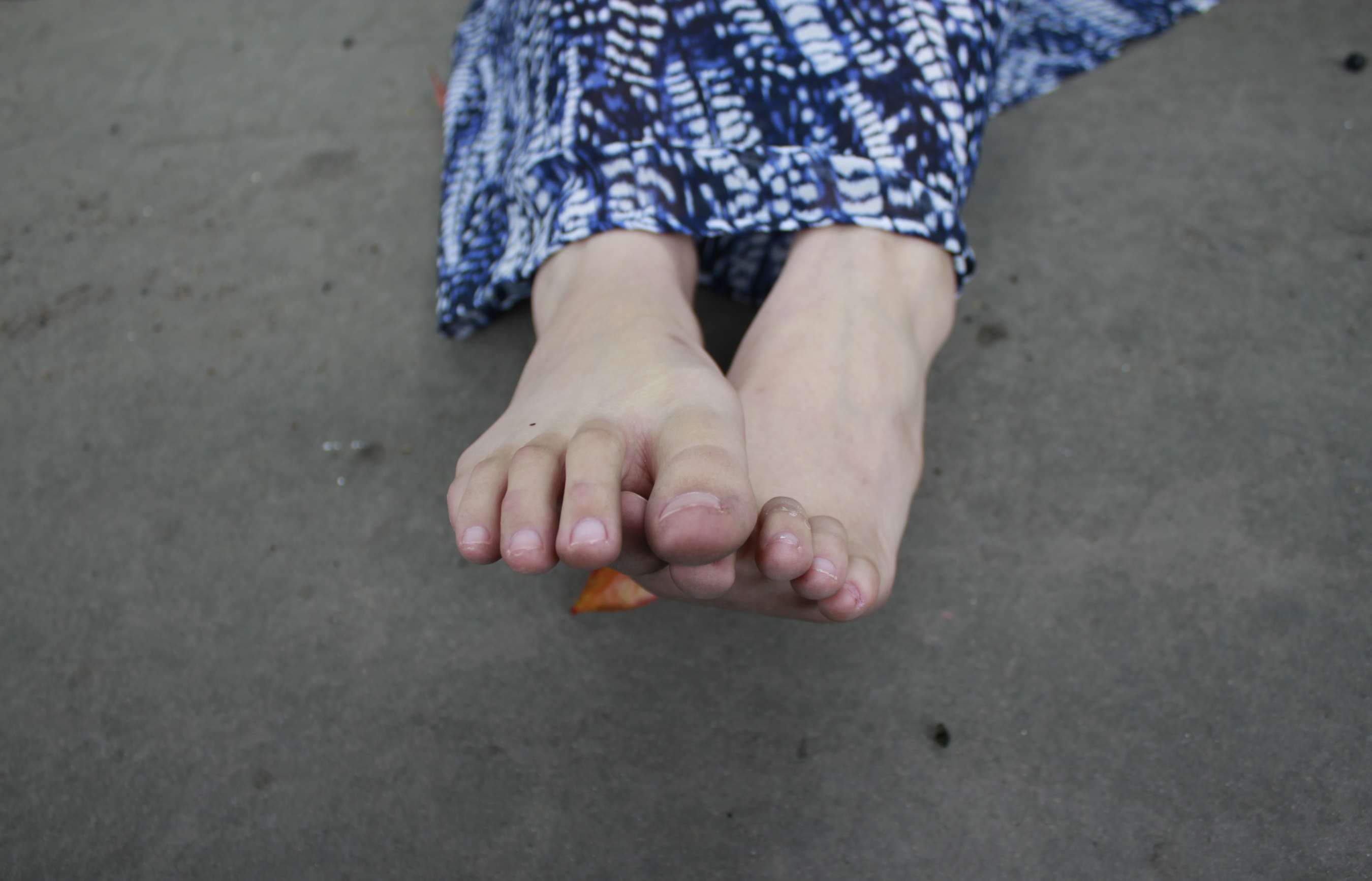 《花裙の嫩足》作品图