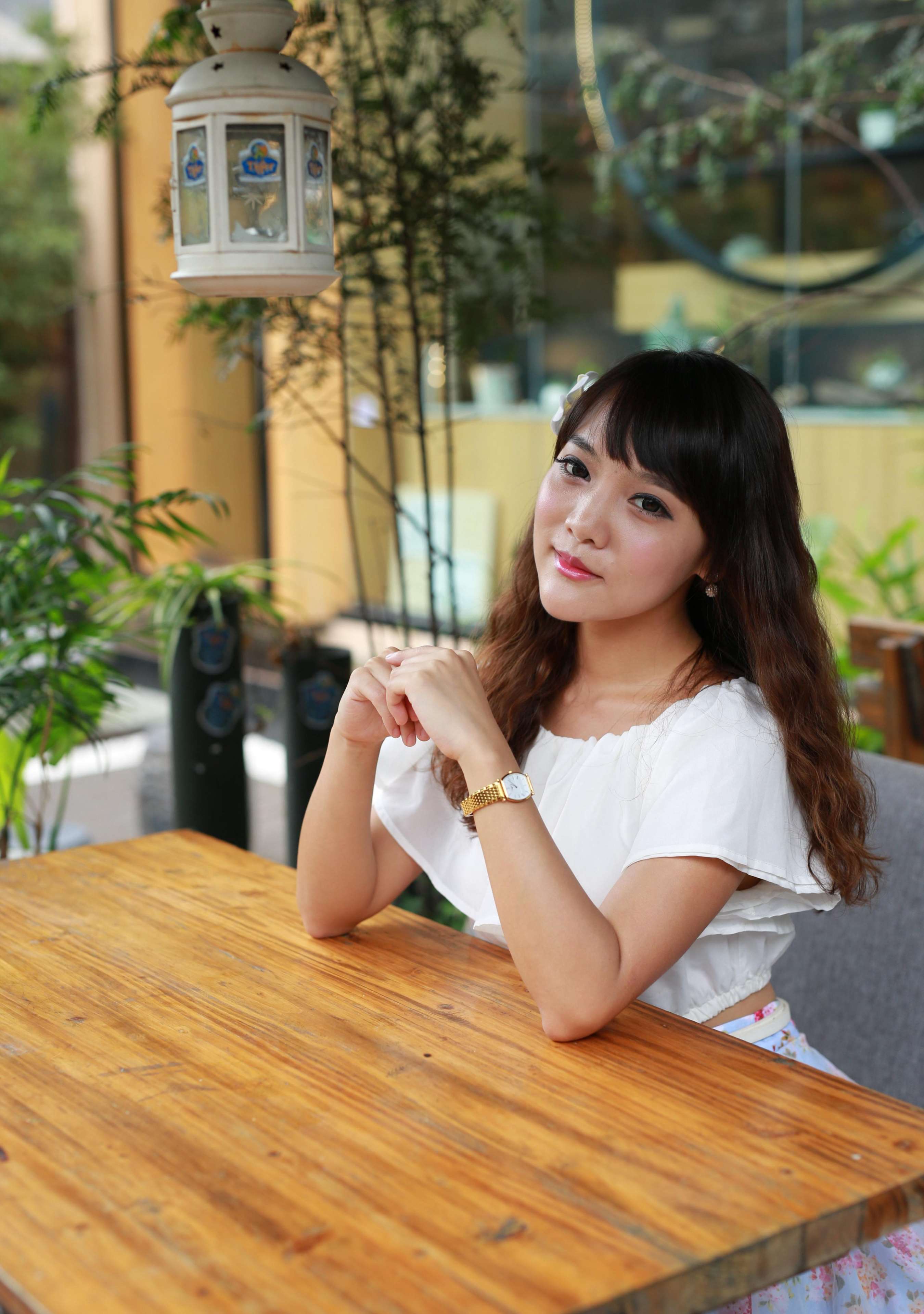 《少女纱裙の光脚丫》作品图