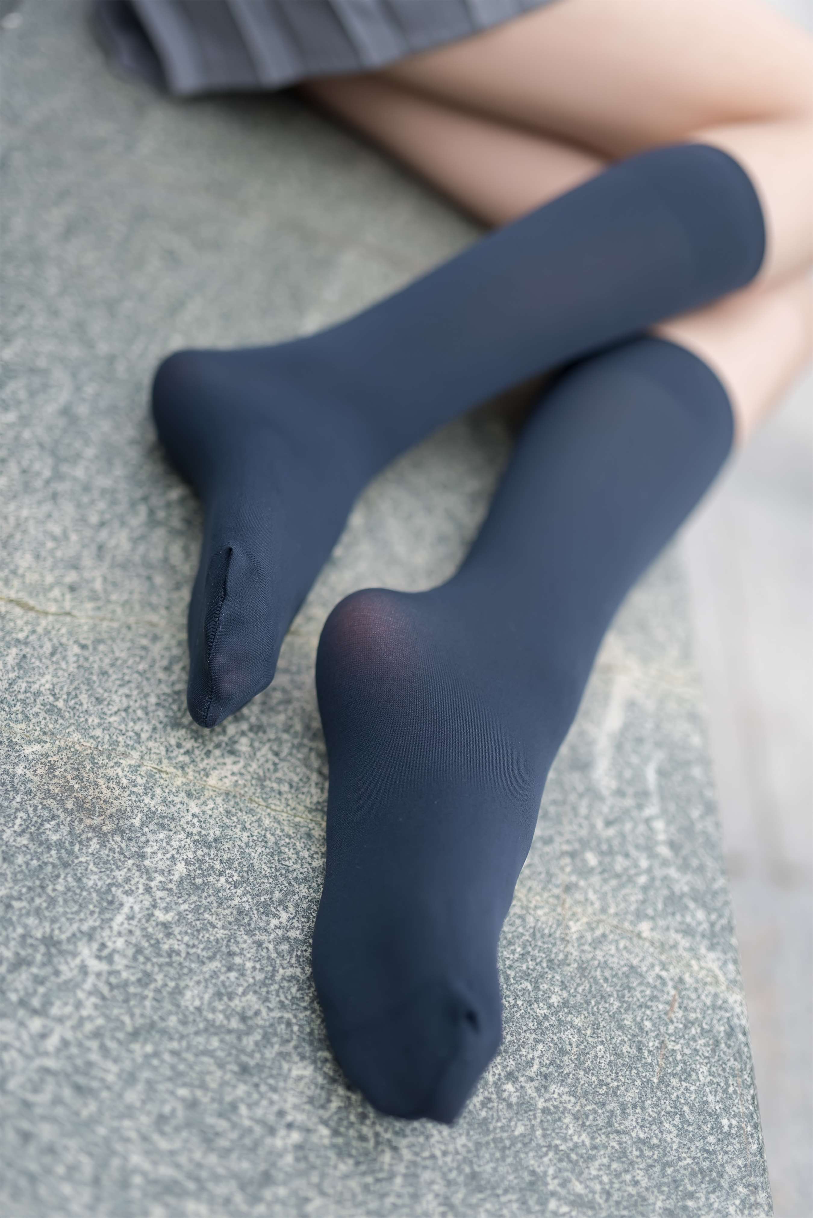 《日系の皮鞋长黑袜》作品图