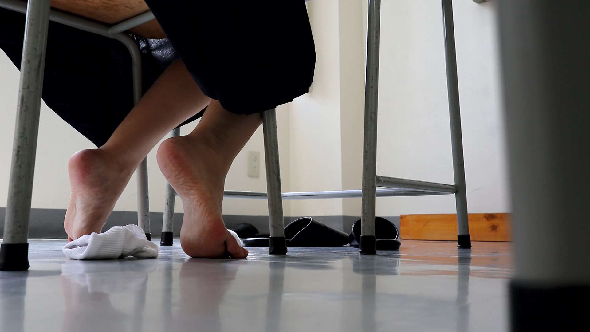 《[视频]さんじ-足裏鑑賞＆足の裏くすぐり　》作品图