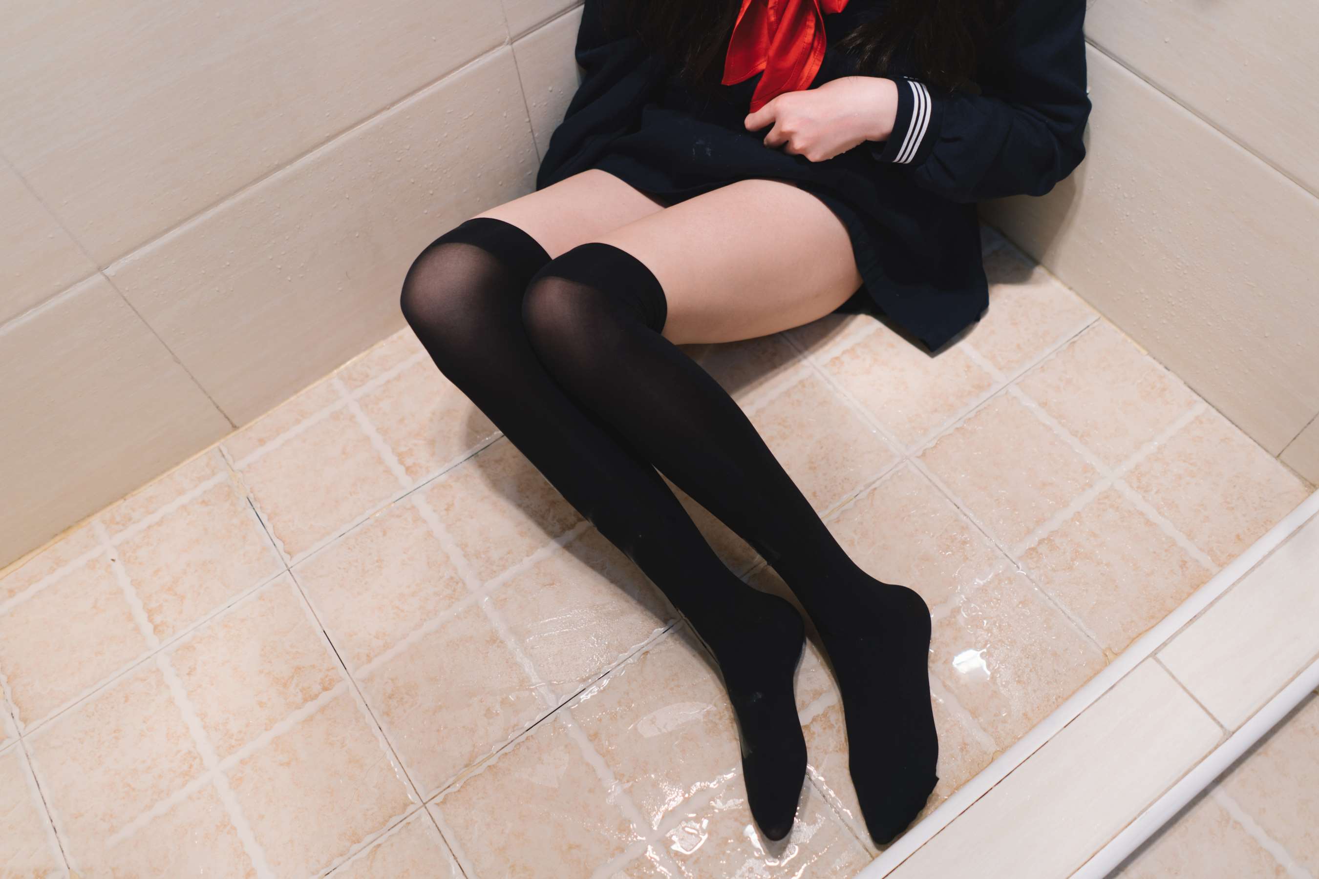 《纯黑系黑丝少女》作品图