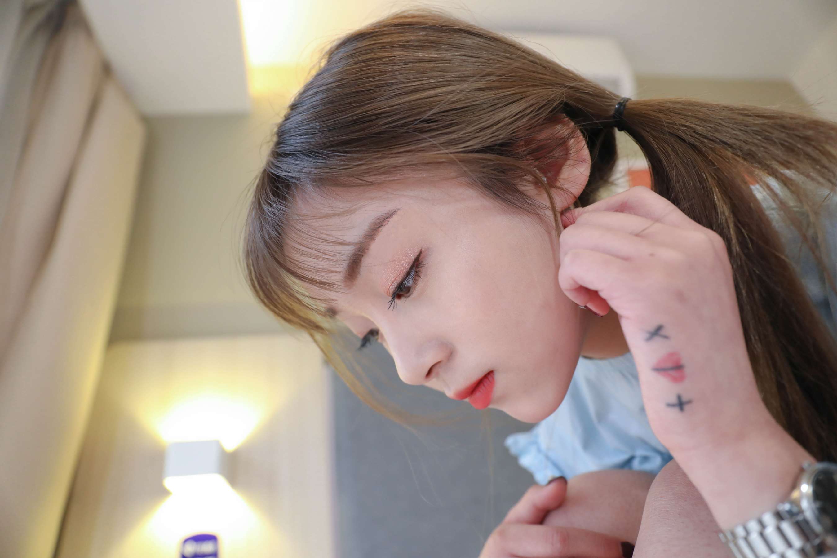 《梦琪脱脏白棉袜玩QQ糖》作品图