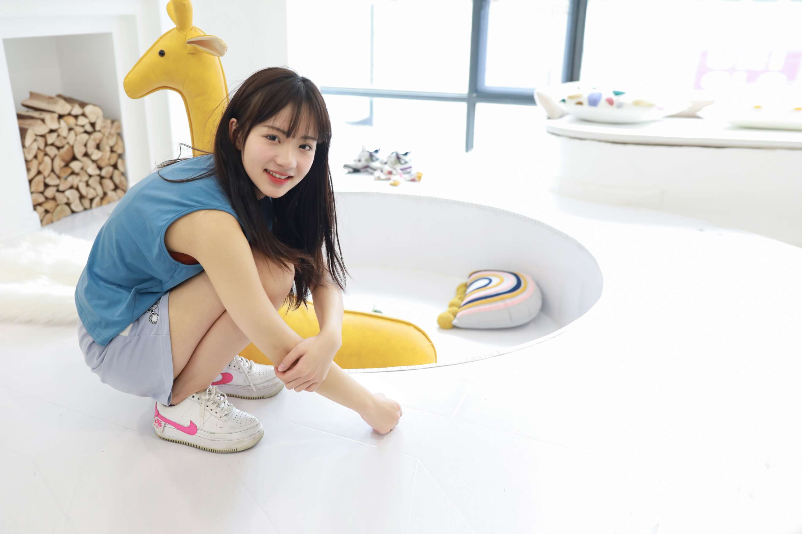 《小麦热裤板鞋の棉袜脚丫》作品图